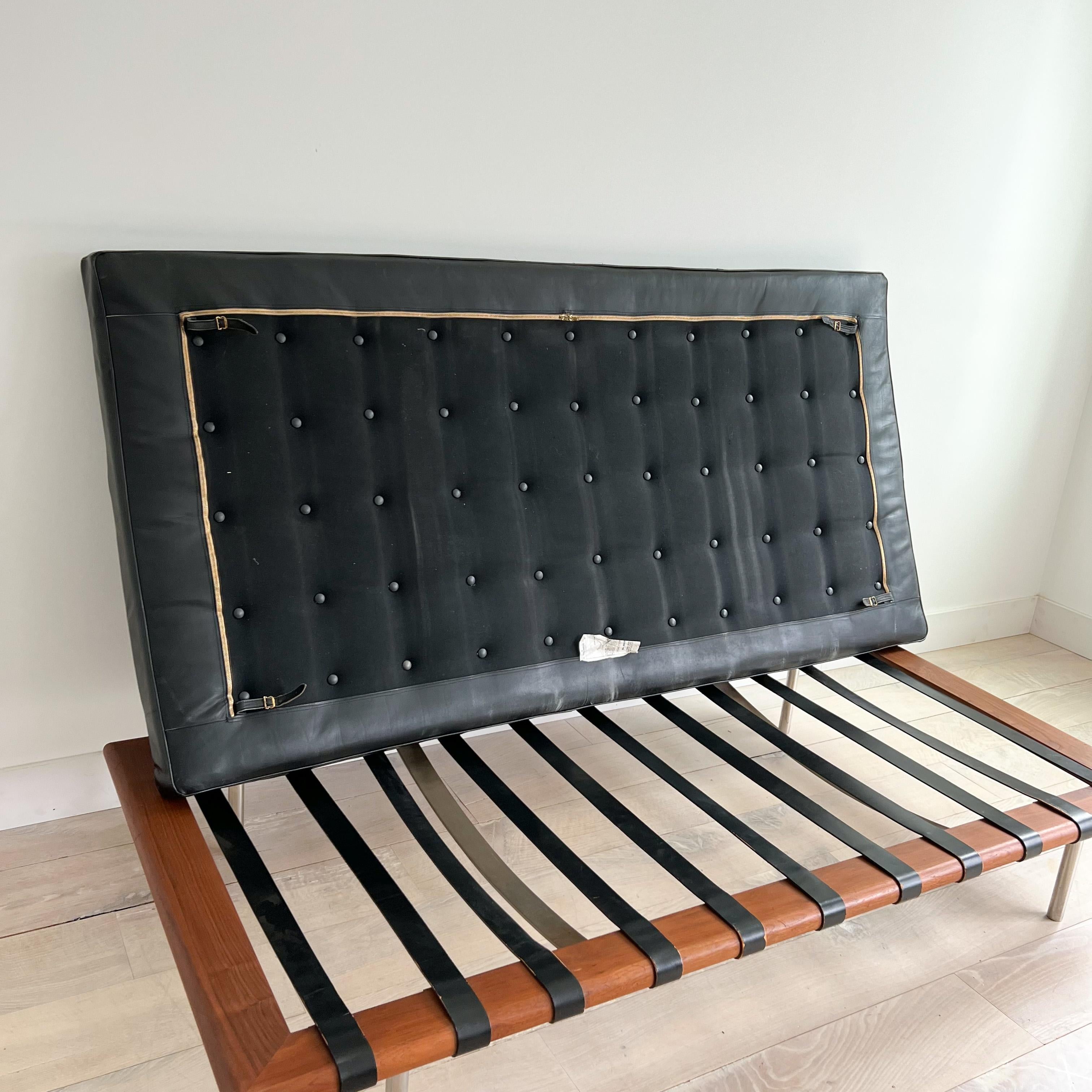 Barcelona-Tagesbett aus schwarzem Leder von Mies Van Der Rohe für Knoll im Angebot 8