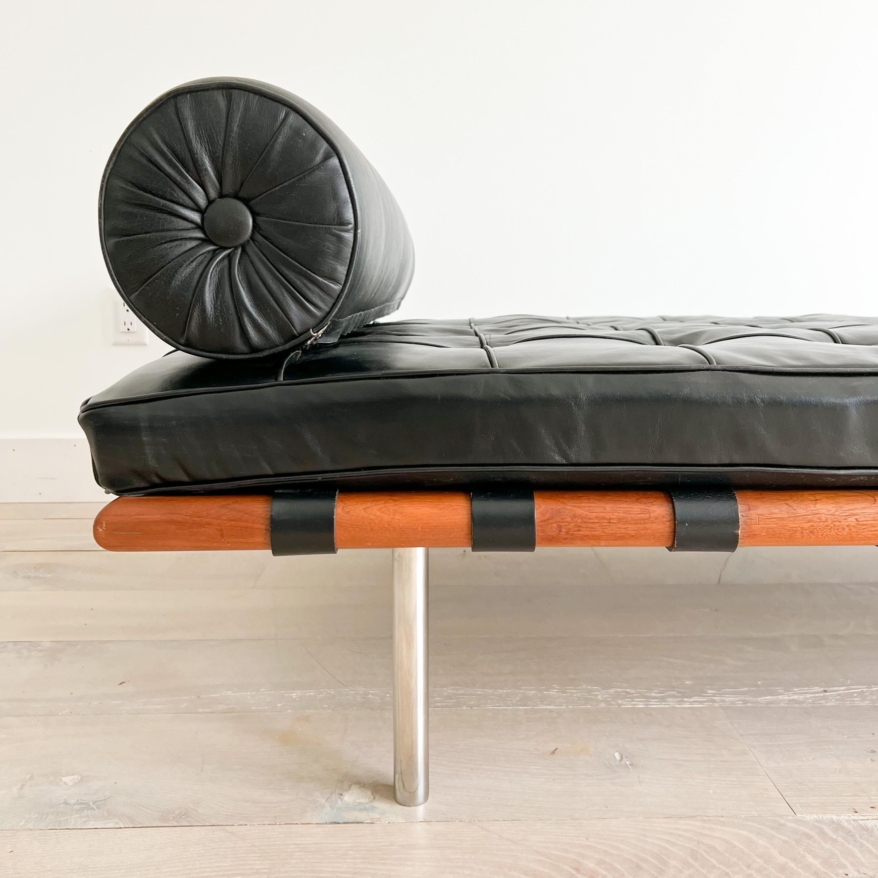 Barcelona-Tagesbett aus schwarzem Leder von Mies Van Der Rohe für Knoll im Angebot 10