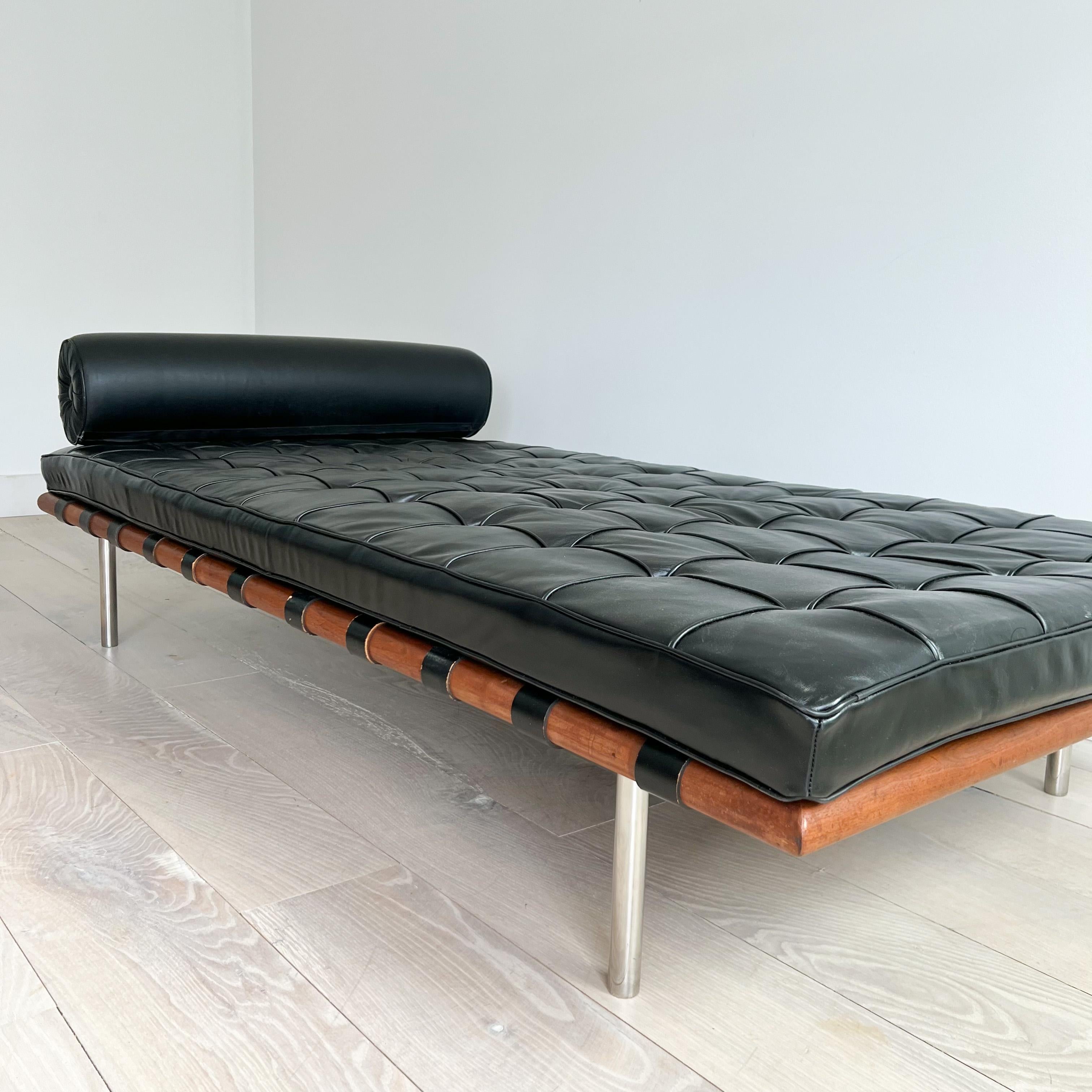 Barcelona-Tagesbett aus schwarzem Leder von Mies Van Der Rohe für Knoll im Angebot 11