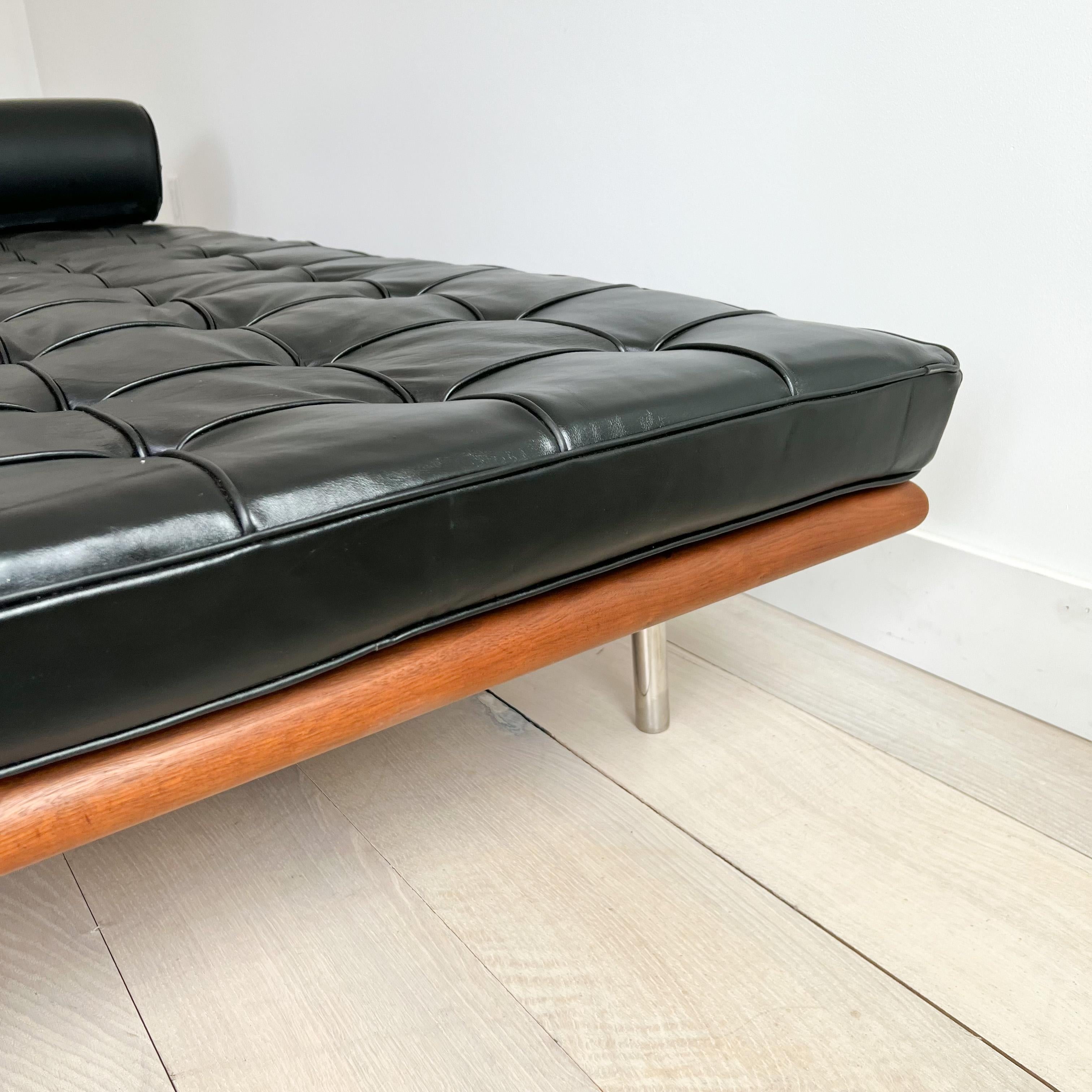 Barcelona-Tagesbett aus schwarzem Leder von Mies Van Der Rohe für Knoll im Angebot 4