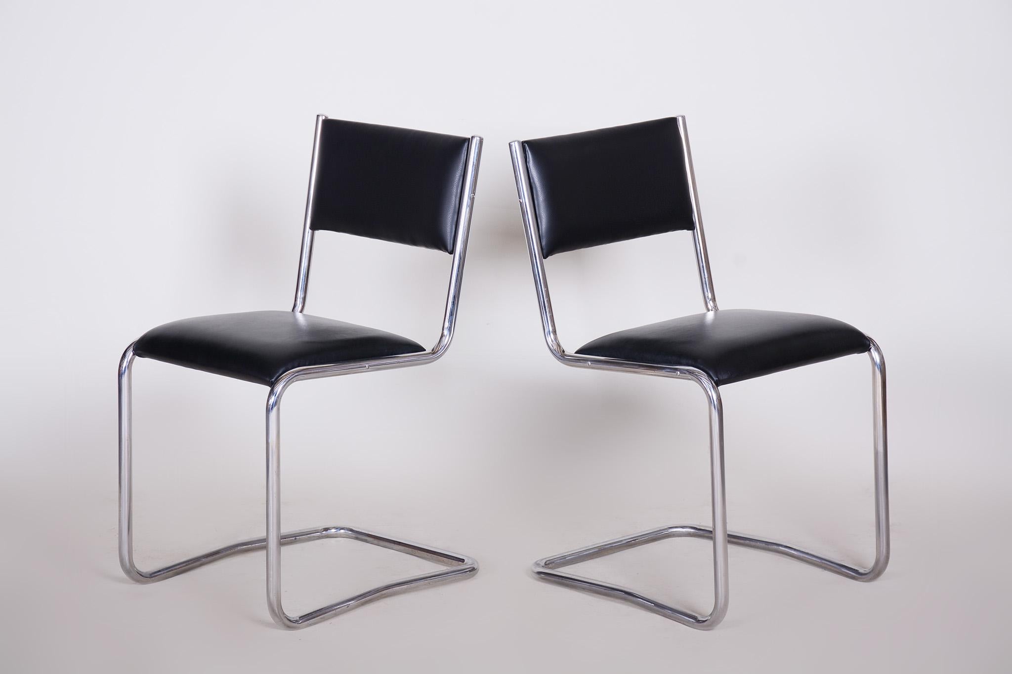Black Leather Bauhaus Chairs, 1930s Czechia For Sale 4