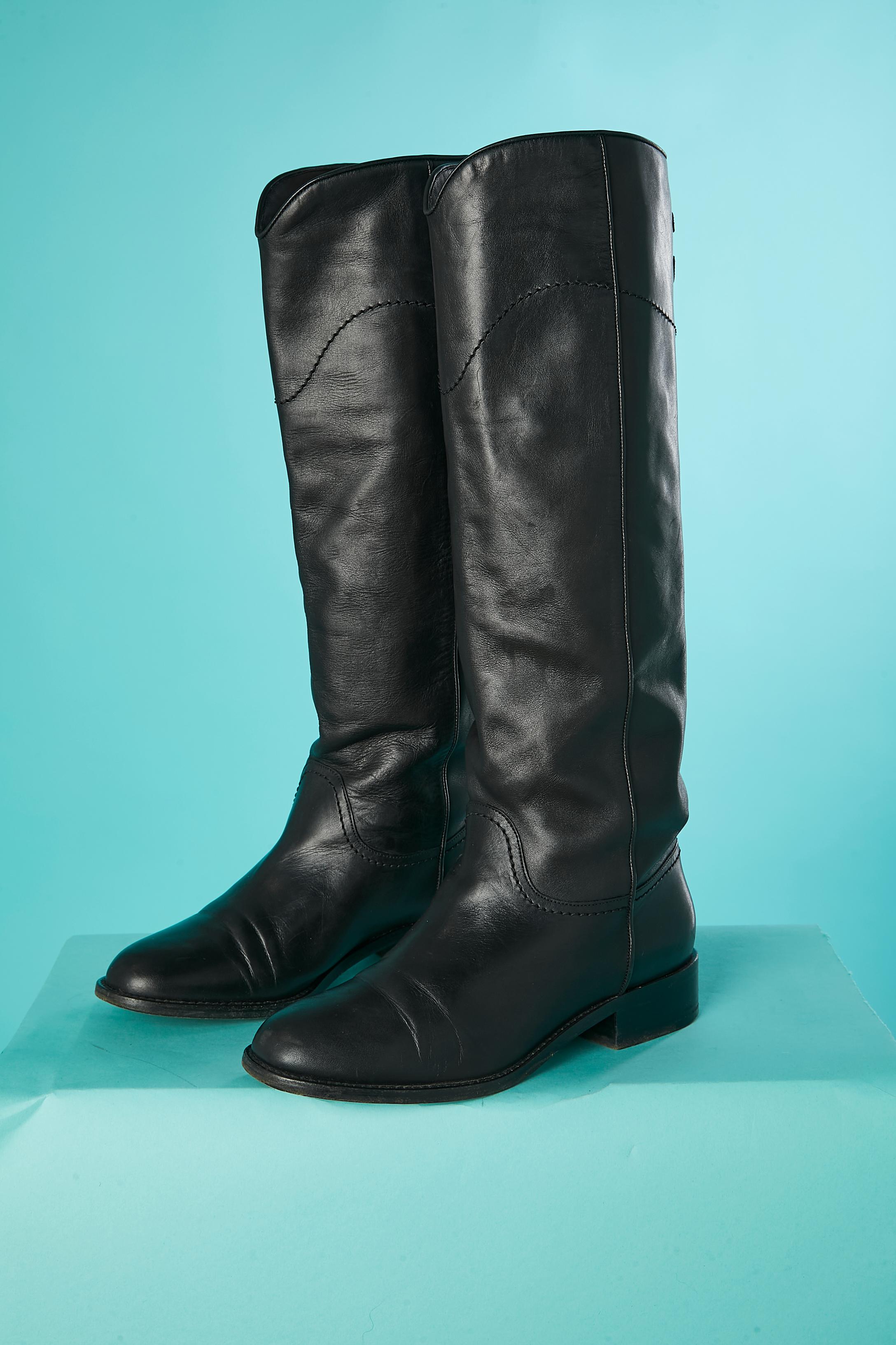 Black leather branded ridding boots Chanel  In Excellent Condition For Sale In Saint-Ouen-Sur-Seine, FR