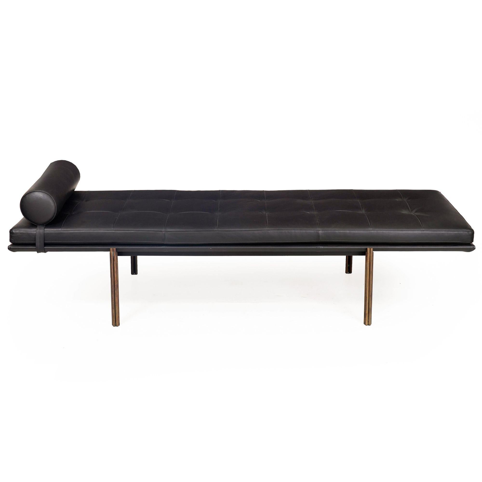 TWELVE DAYBED