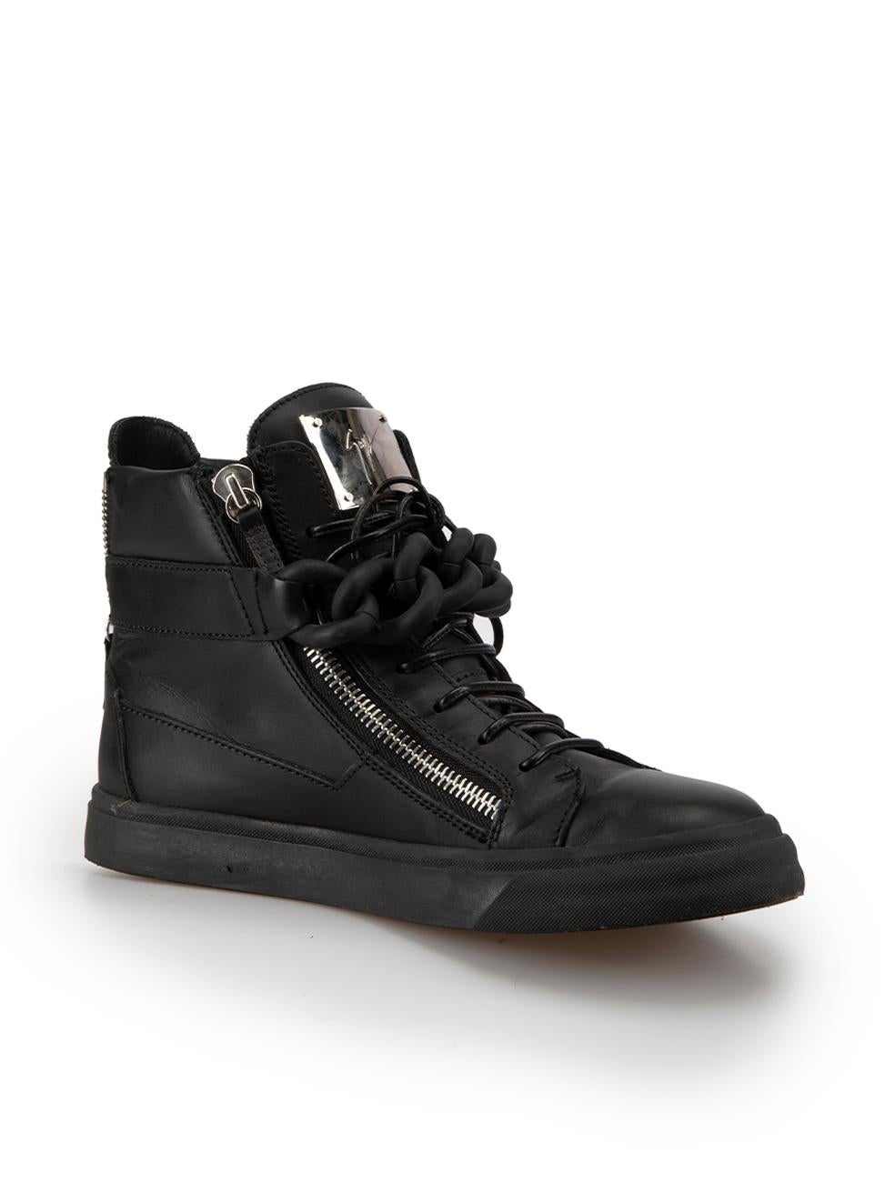 CONDITION is Very good. Hardly any visible wear to shoes is evident on this used Giuseppe Zanotti designer resale item. These shoes come in original box and dust bags.



Details


Black

Leather

High top trainers

Round toe

Flat heel

Lace up