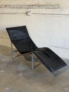 Black Leather Chaise Lounge with Tubular Metal Frame Mid-Century Modern 1970s