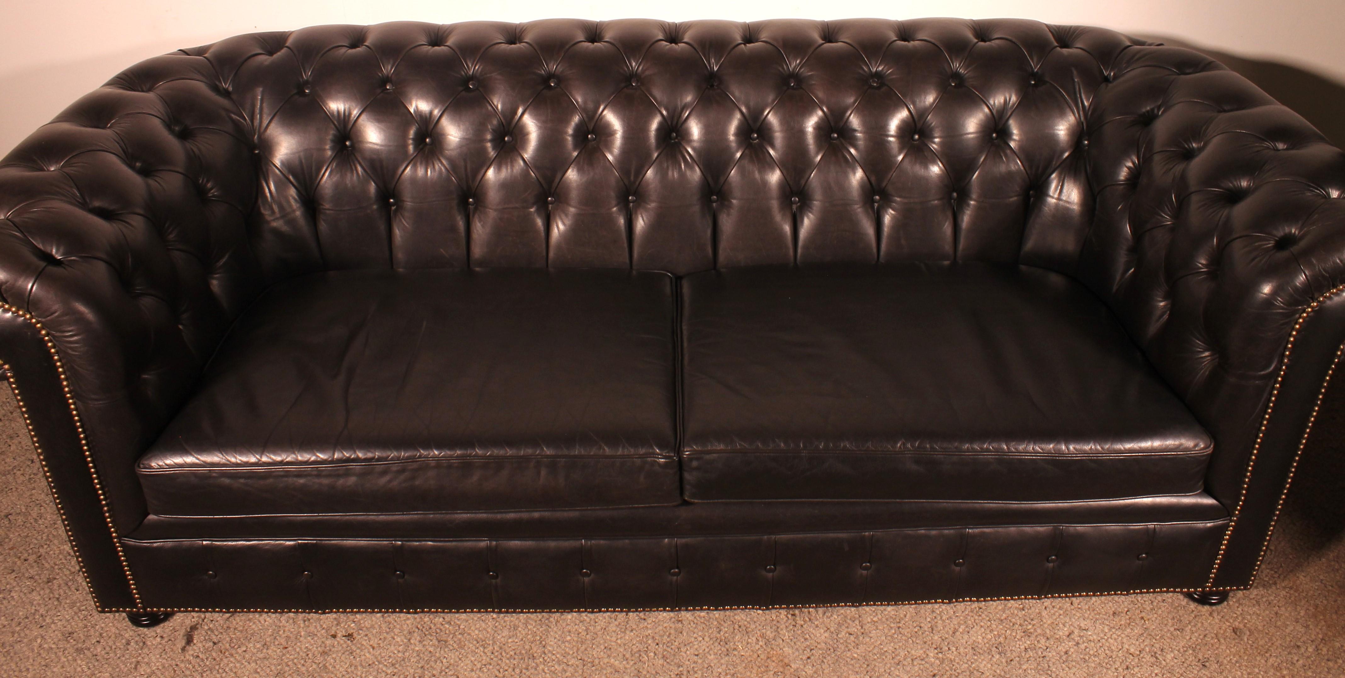 Black Leather Chesterfield Sofa In Good Condition For Sale In Brussels, Brussels