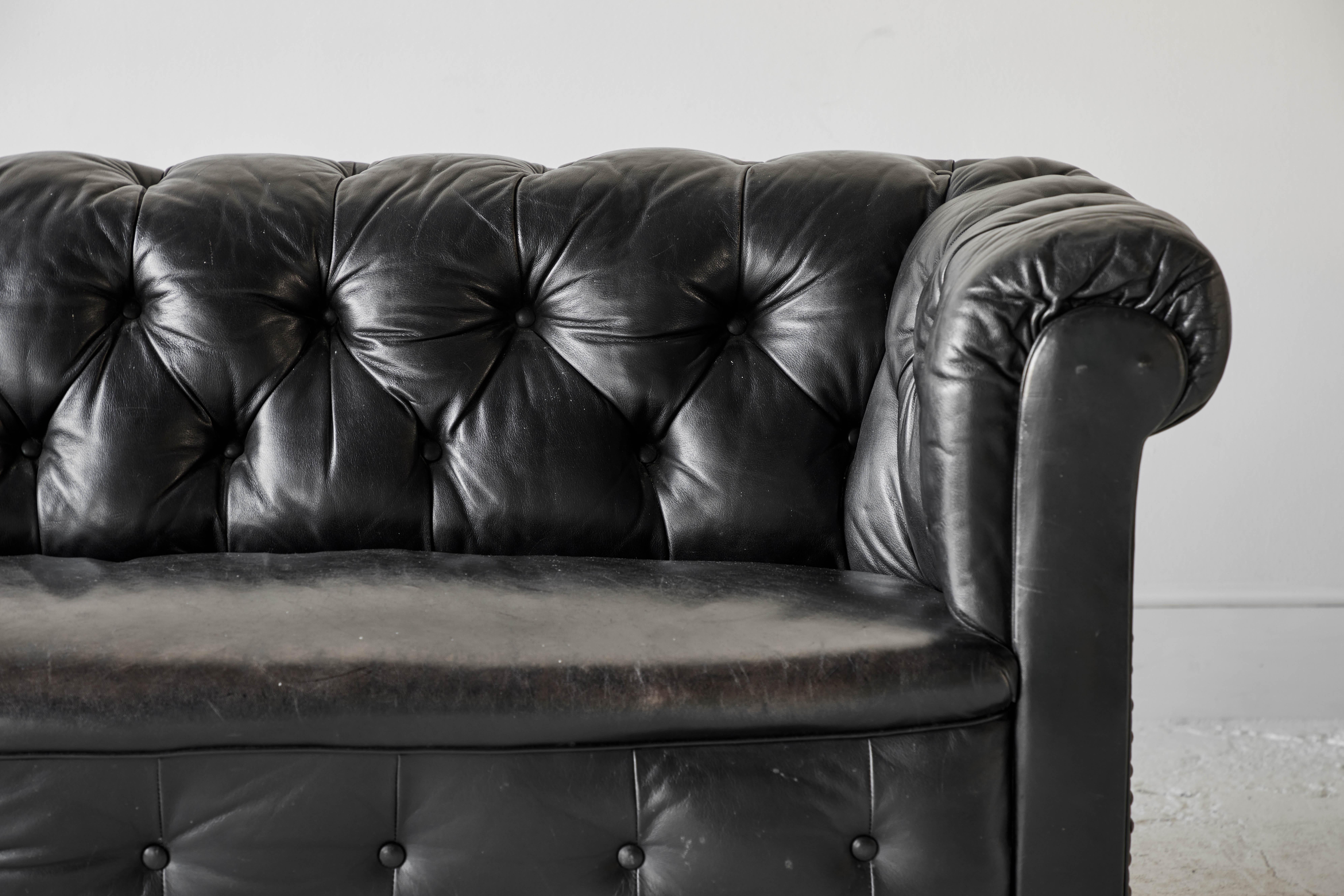black chesterfield sofa