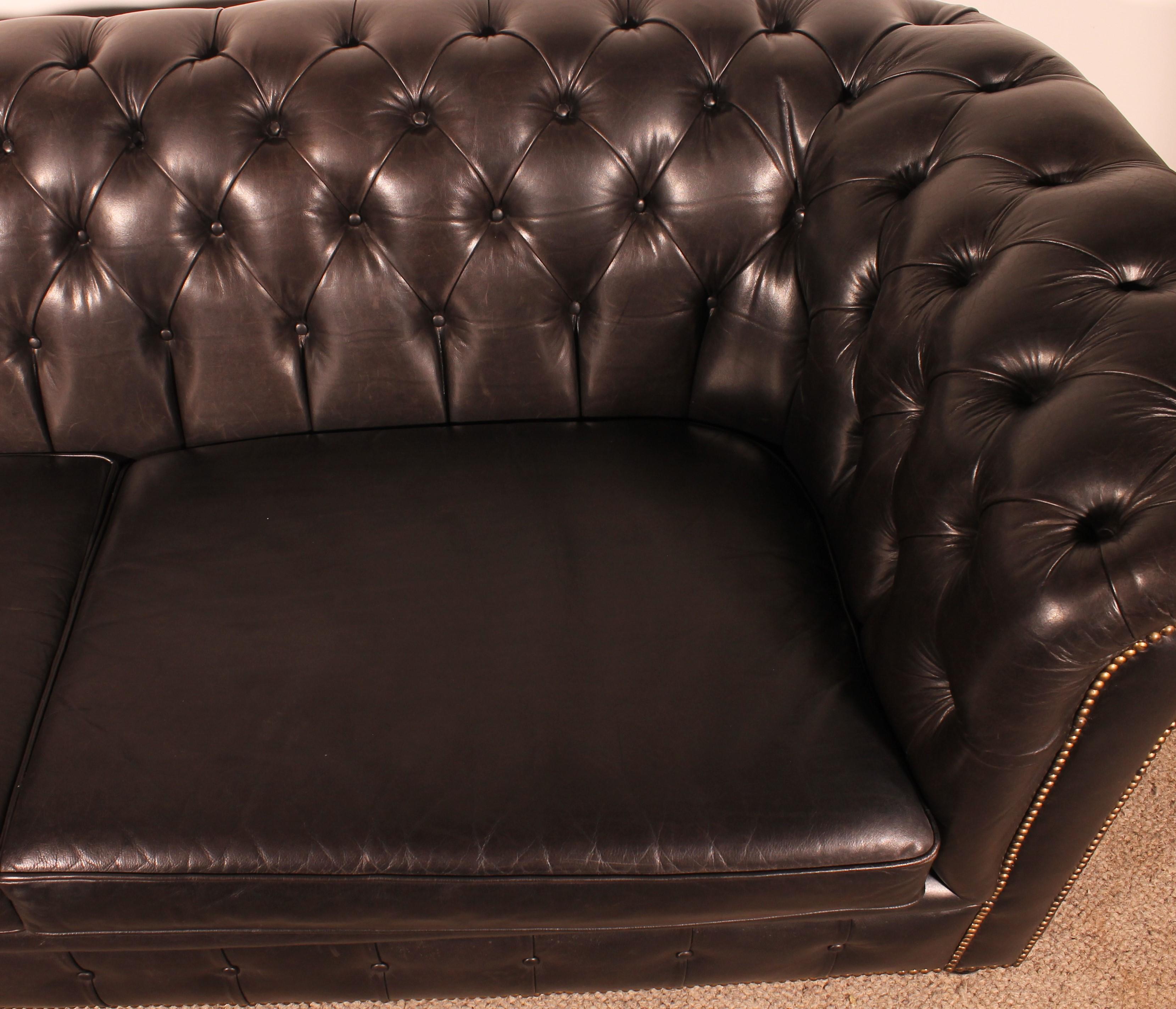 Black Leather Chesterfield Sofa For Sale 1