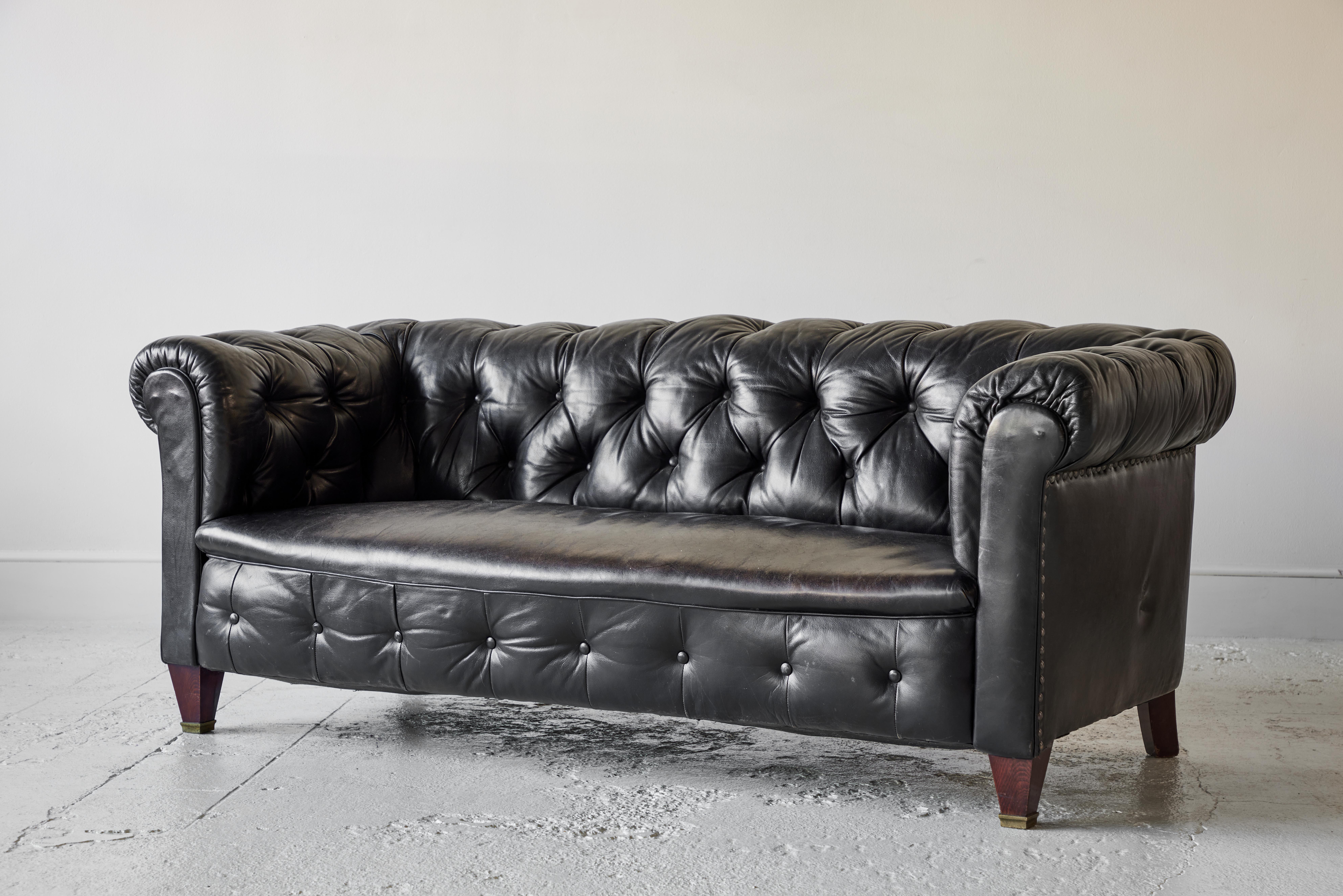 Black Leather Chesterfield Sofa 1