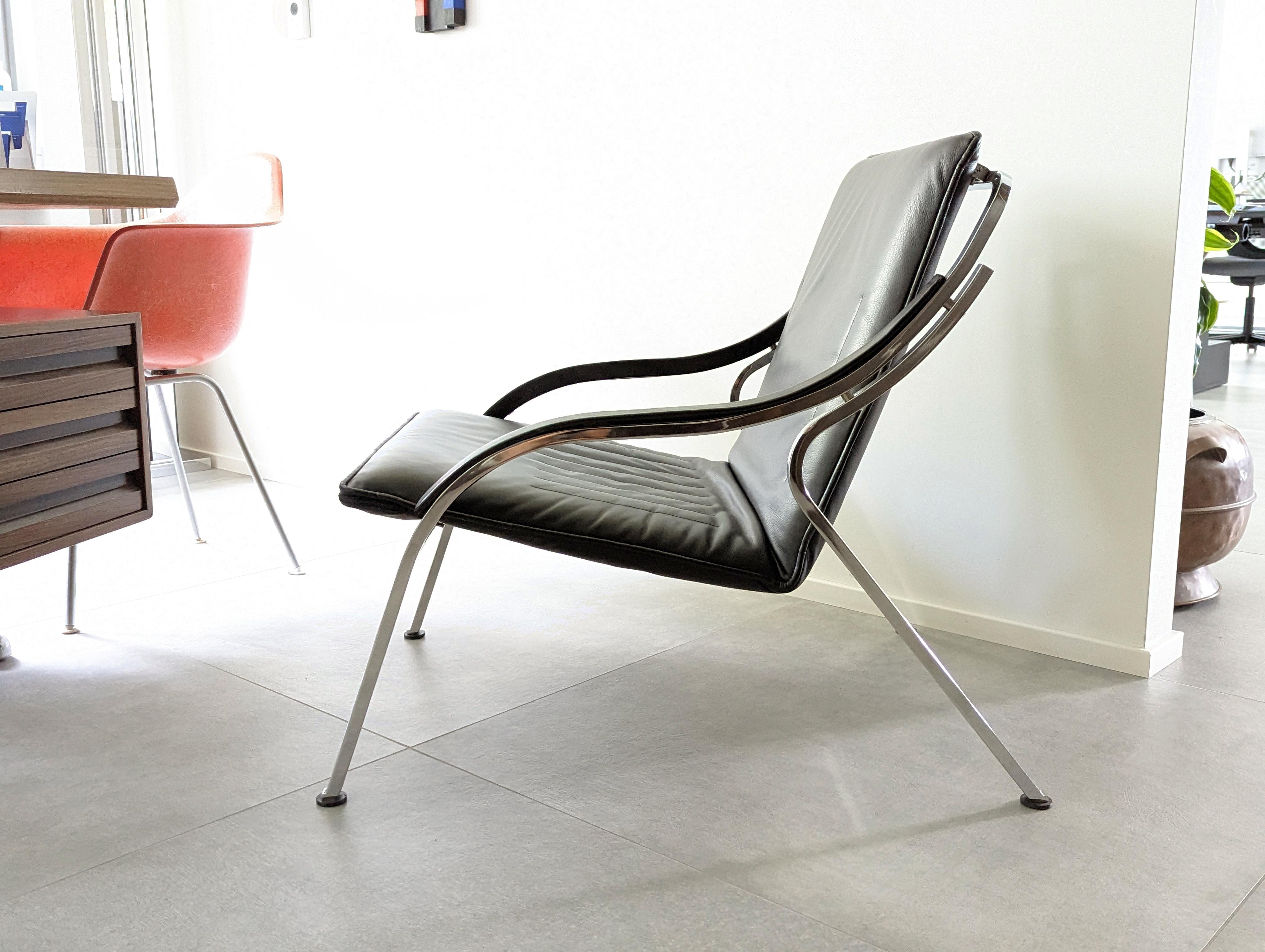 Black leather & Chrome plated metal 1960s fourline armchair by Zanuso for Arflex For Sale 4