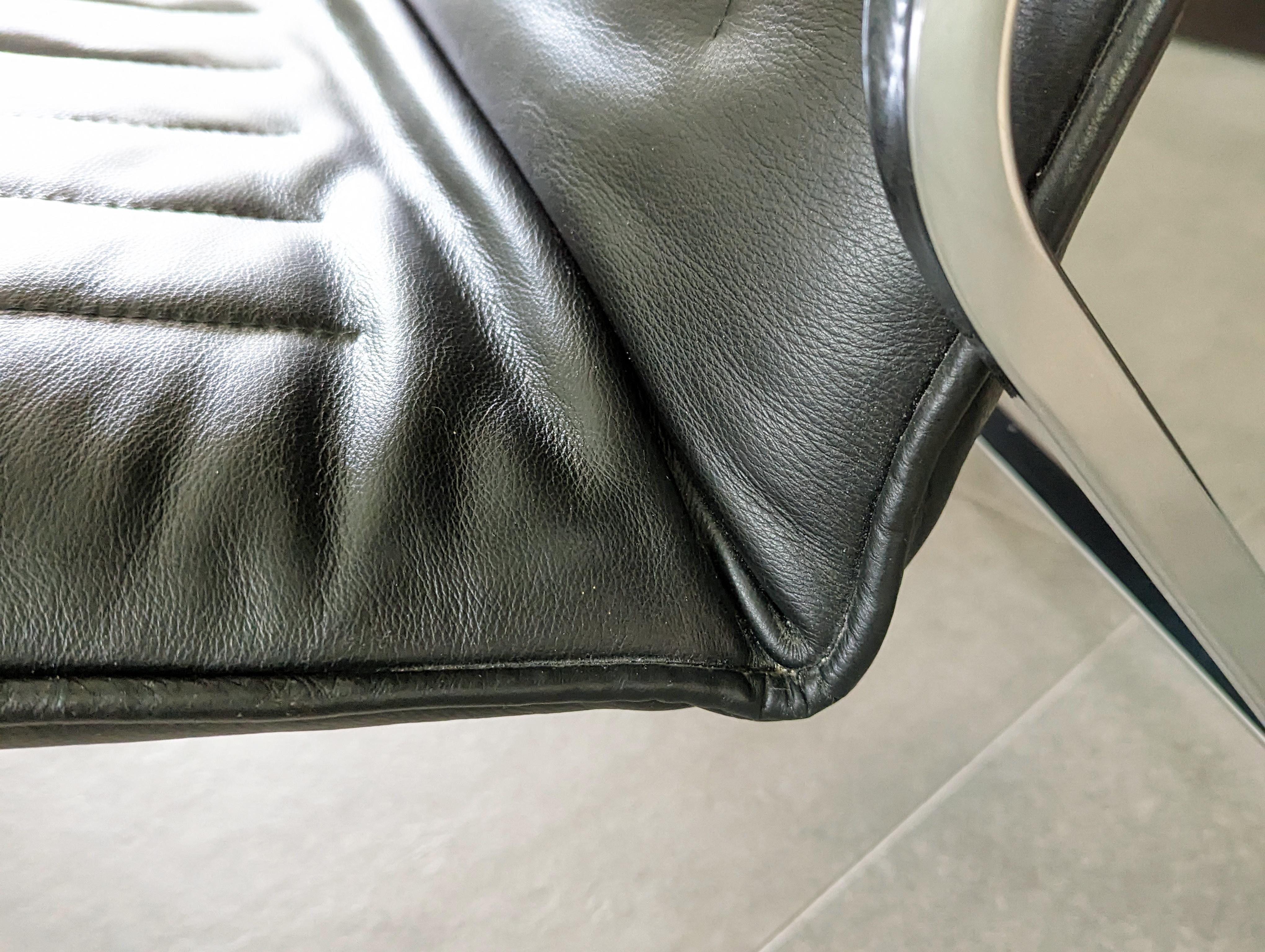 Sessel aus schwarzem Leder und verchromtem Metall, 1960er Jahre, von Zanuso für Arflex im Zustand „Gut“ im Angebot in Varese, Lombardia