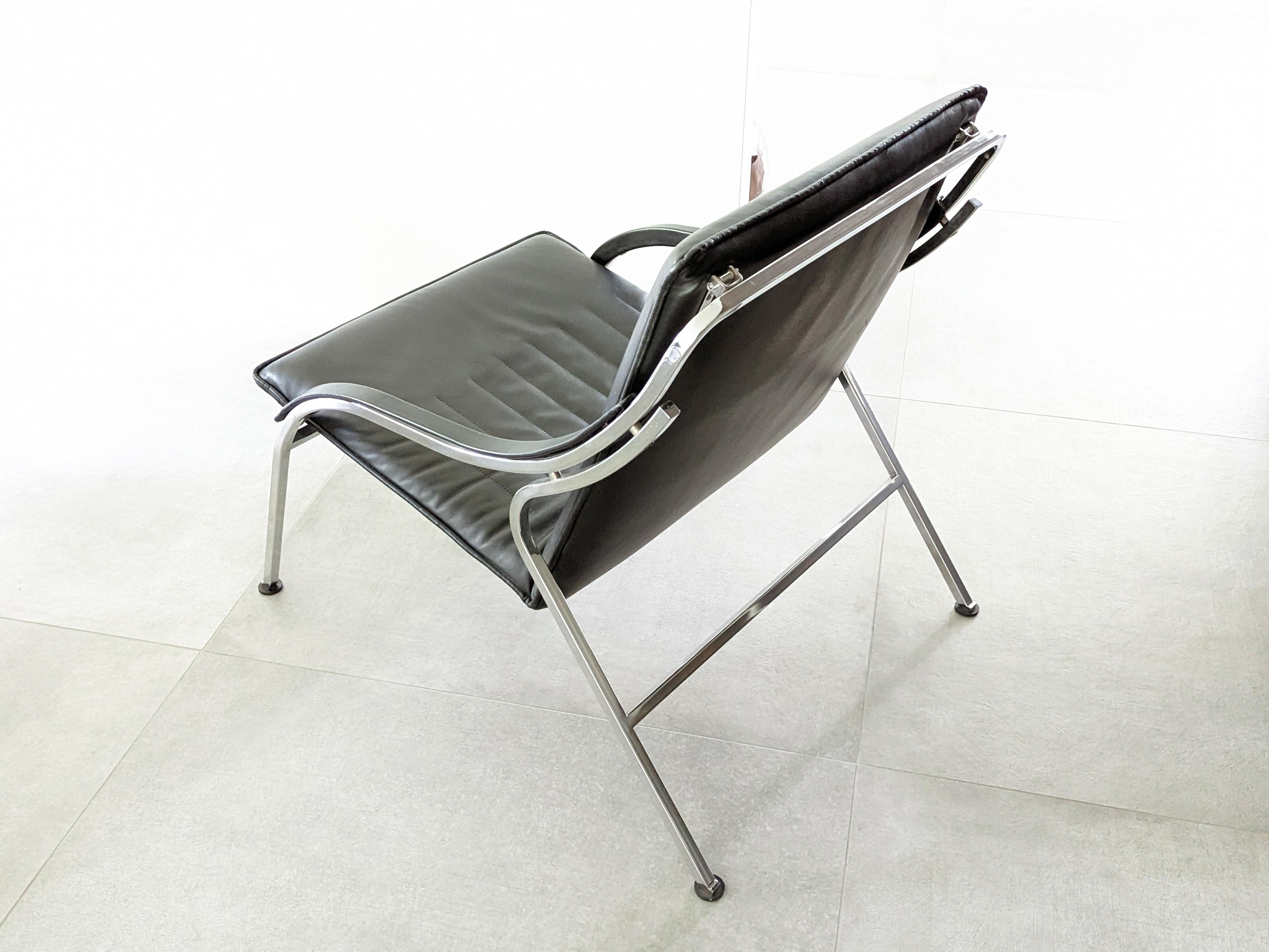 Black leather & Chrome plated metal 1960s fourline armchair by Zanuso for Arflex For Sale 1