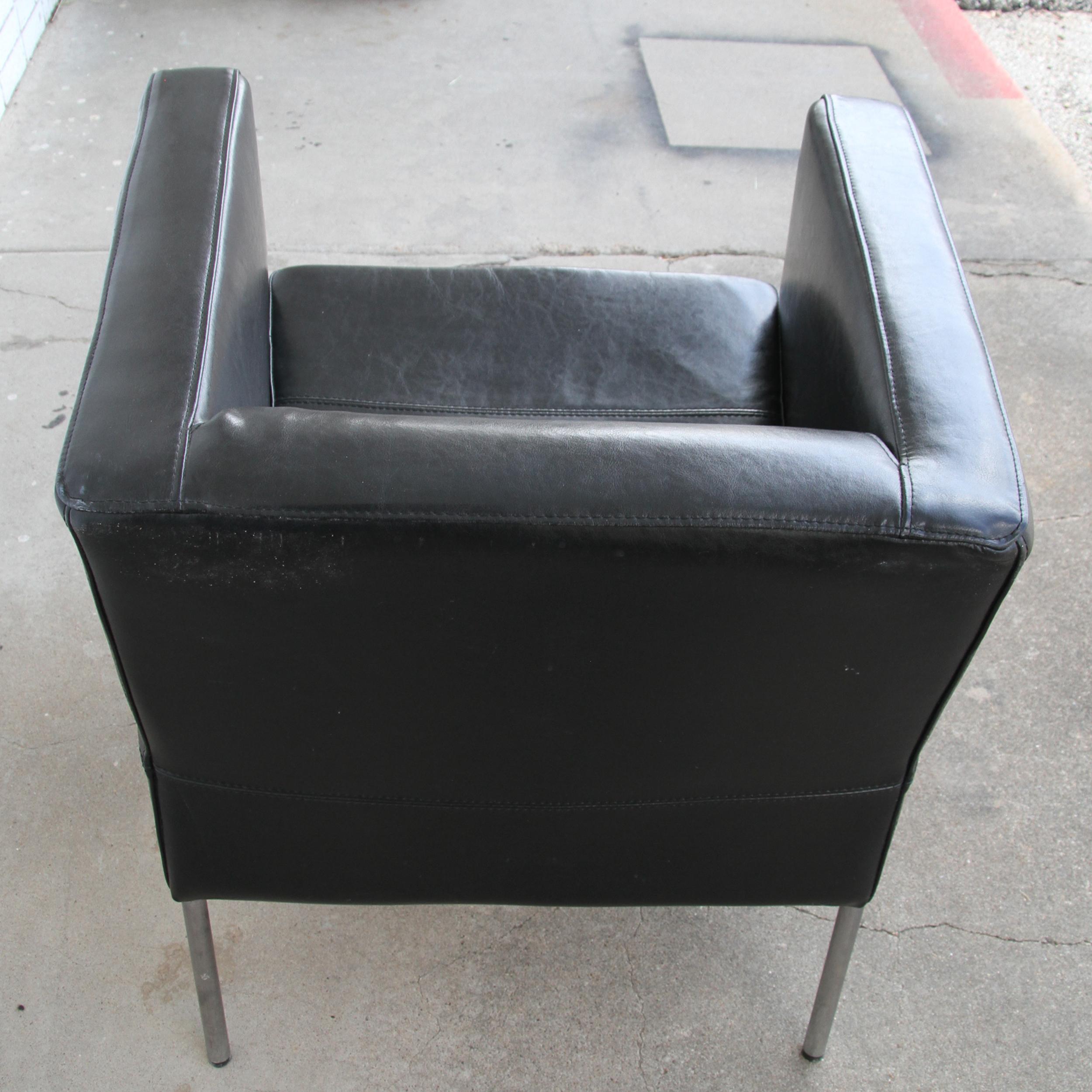 Black leather club chairs For Sale 3
