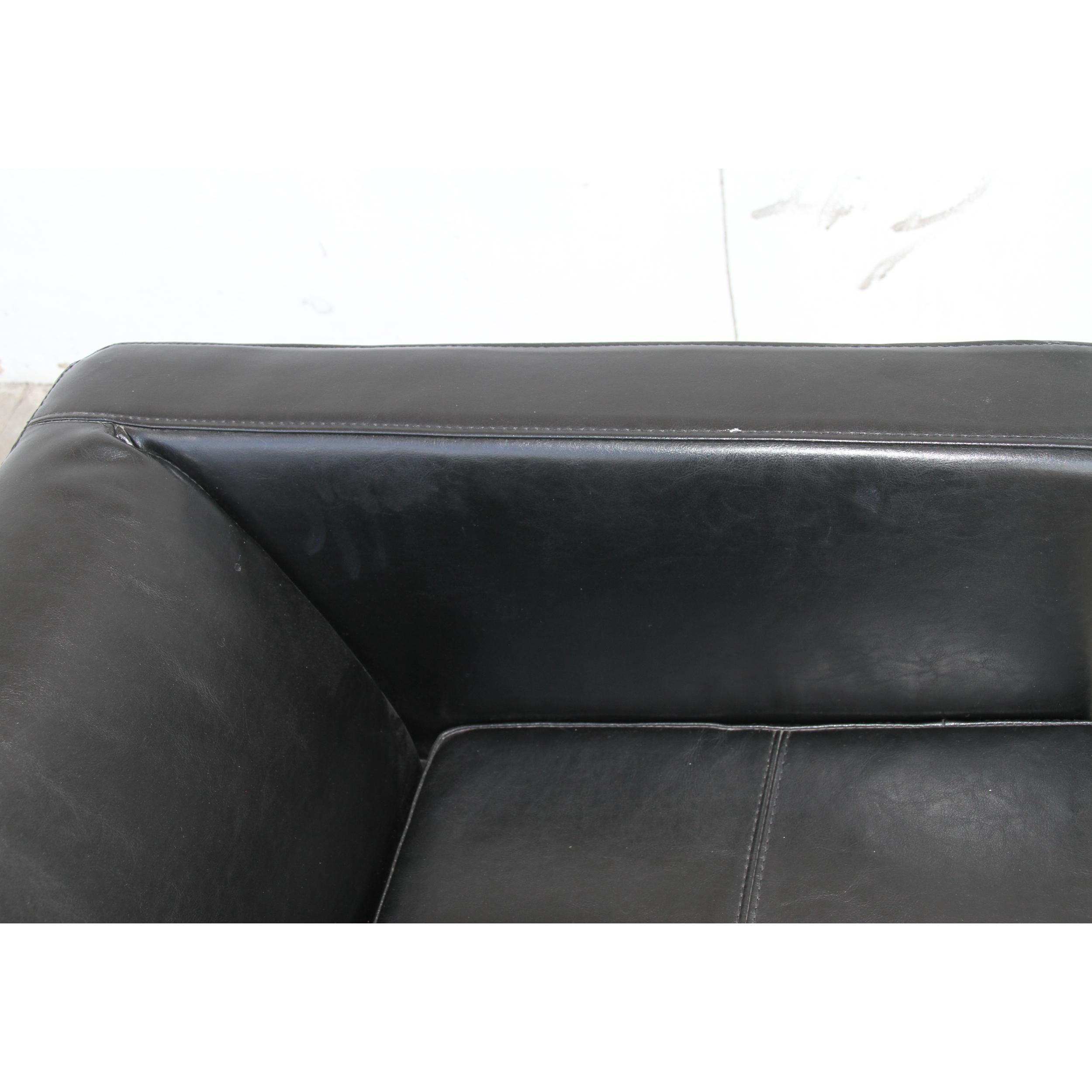 Black leather club chairs For Sale 5