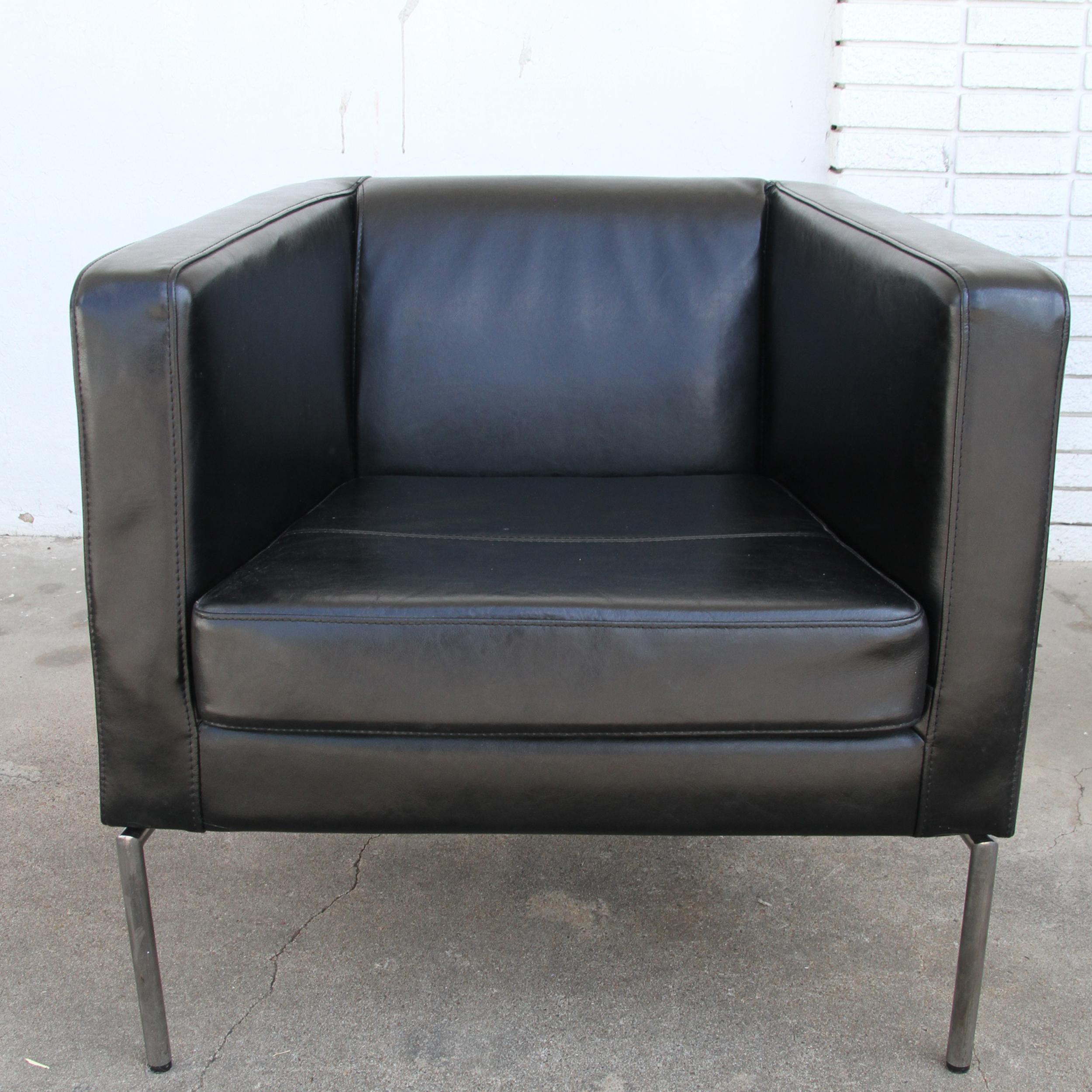 Modern Black leather club chairs For Sale