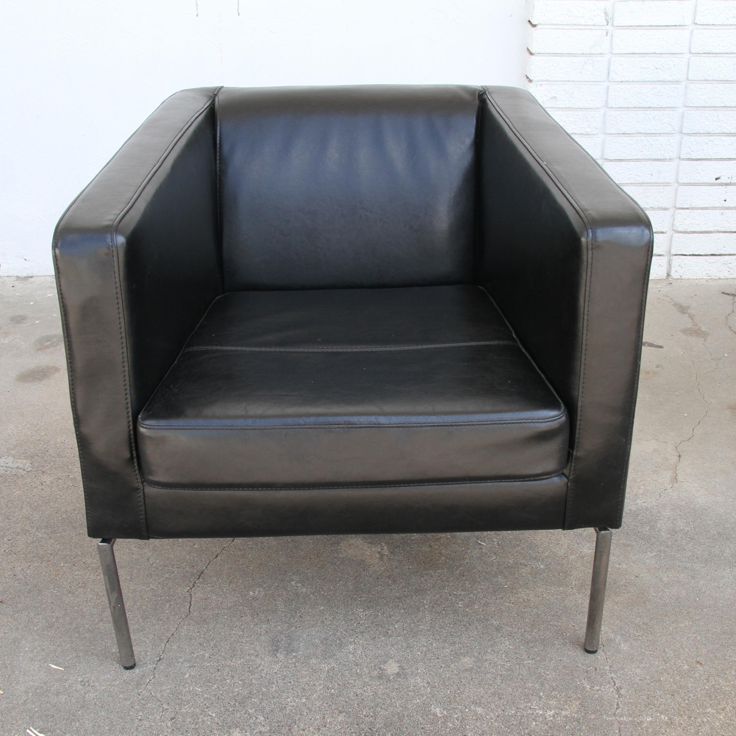 Black leather club chairs In Good Condition For Sale In Pasadena, TX