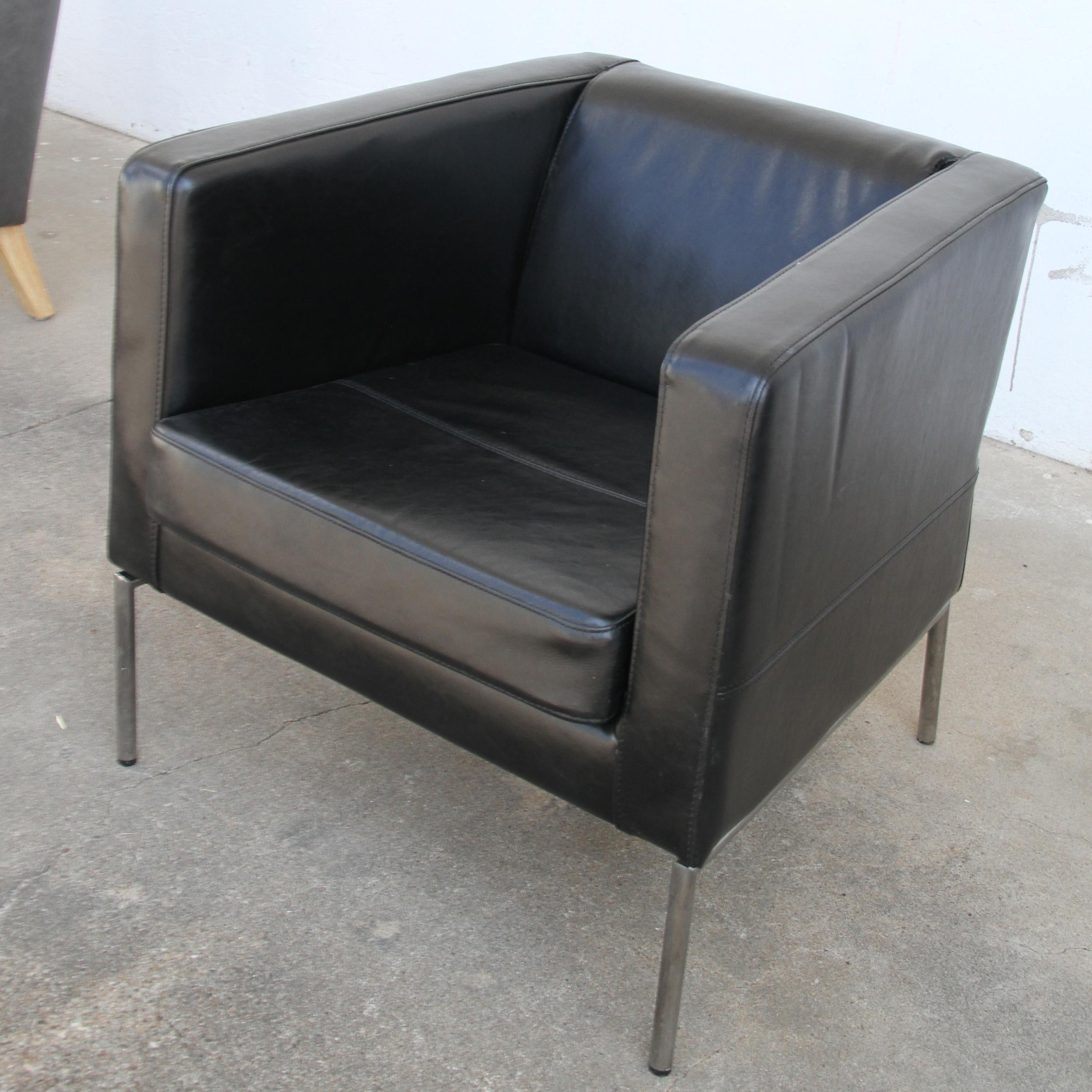 Leather Black leather club chairs For Sale