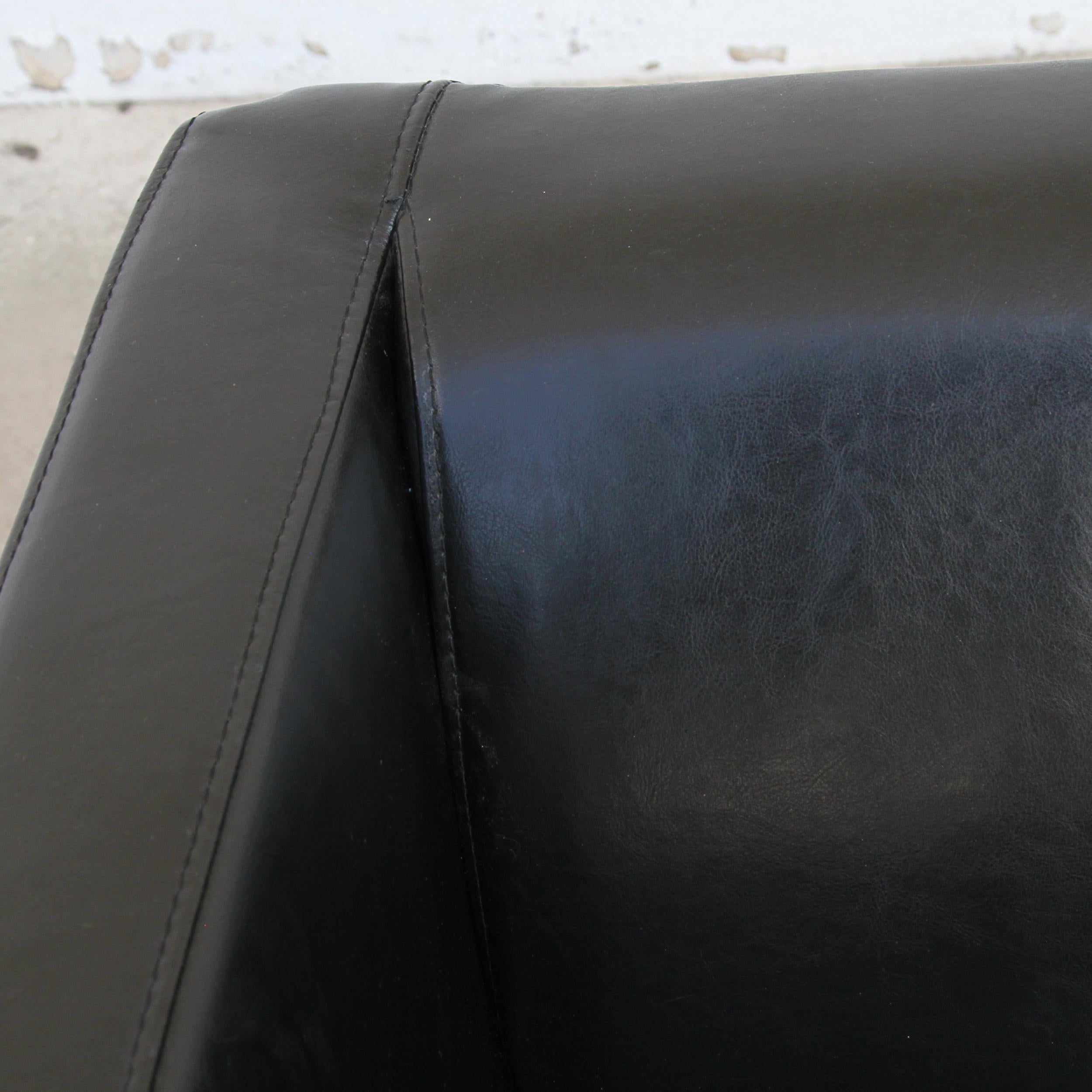 Black leather club chairs For Sale 1