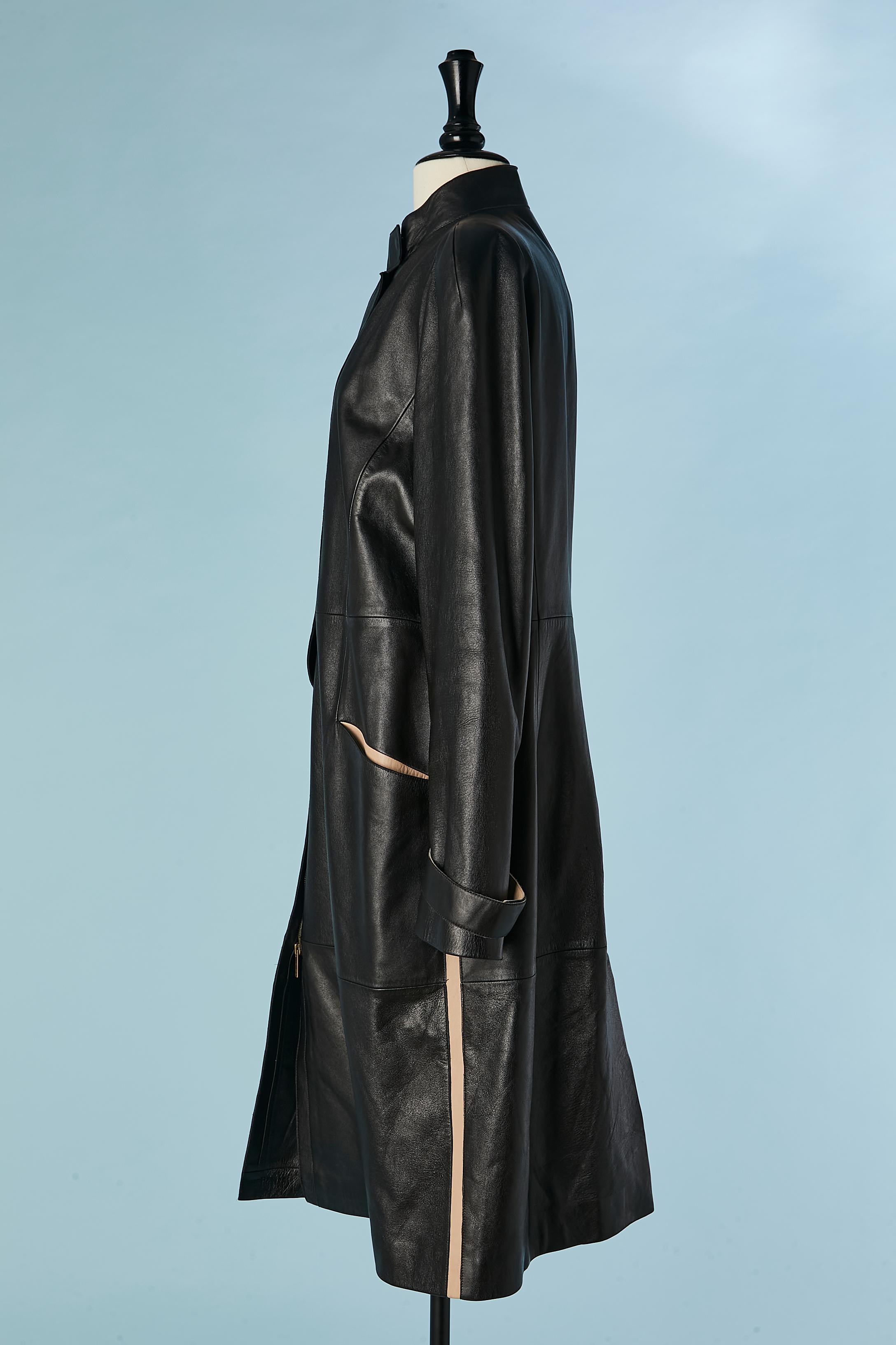 Schwarzer Ledermantel mit beigefarbener Ledereinlage und Reißverschluss KENZO Dschungel  für Damen oder Herren im Angebot