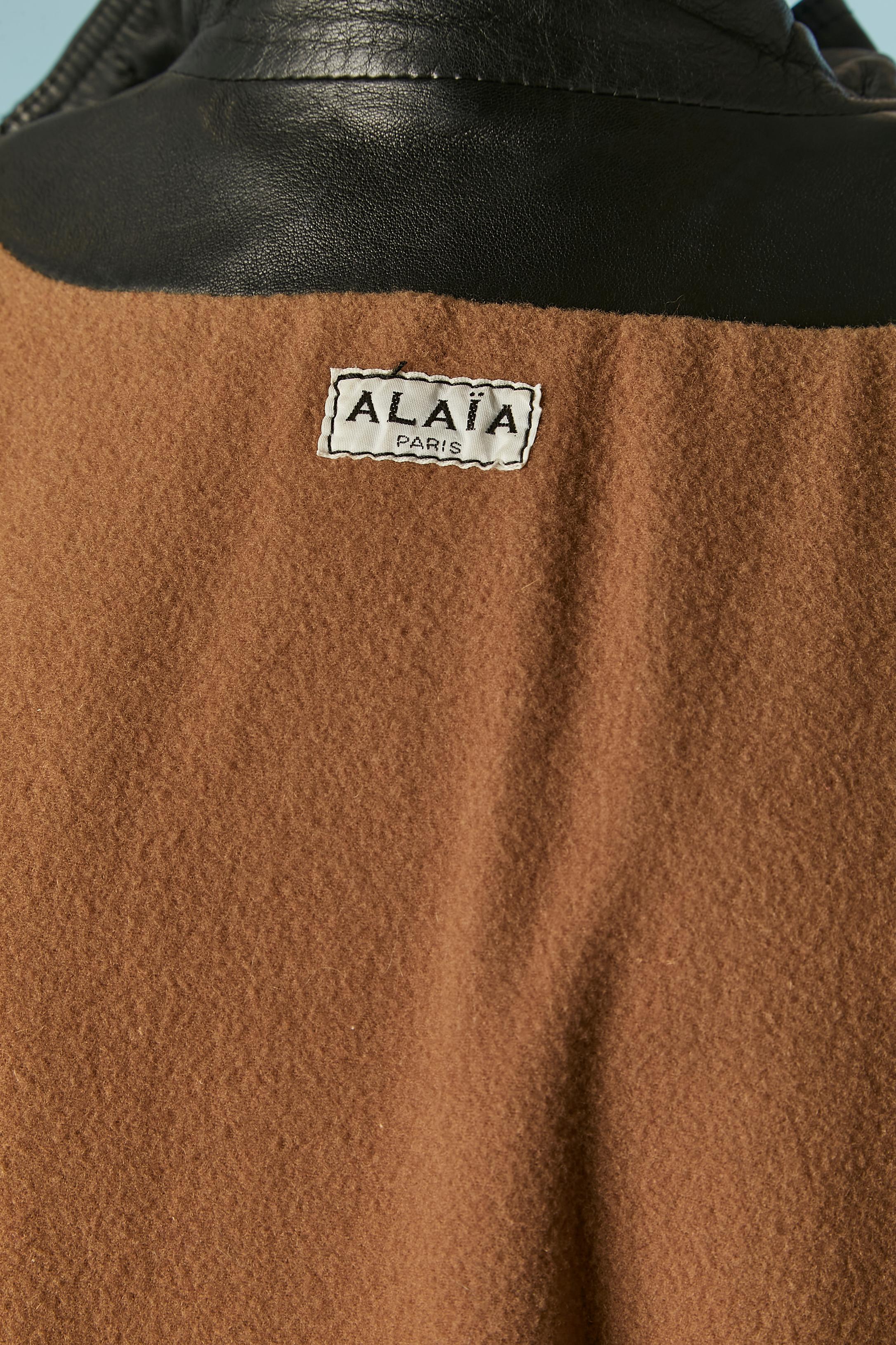 Black leather coat with brown wool lining and snap closure ALAÏA Circa 1990 4