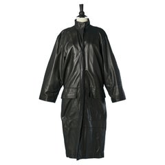 Manteau en cuir noir doublé de laine marron avec fermeture à bouton pression ALAÏA Circa 1990