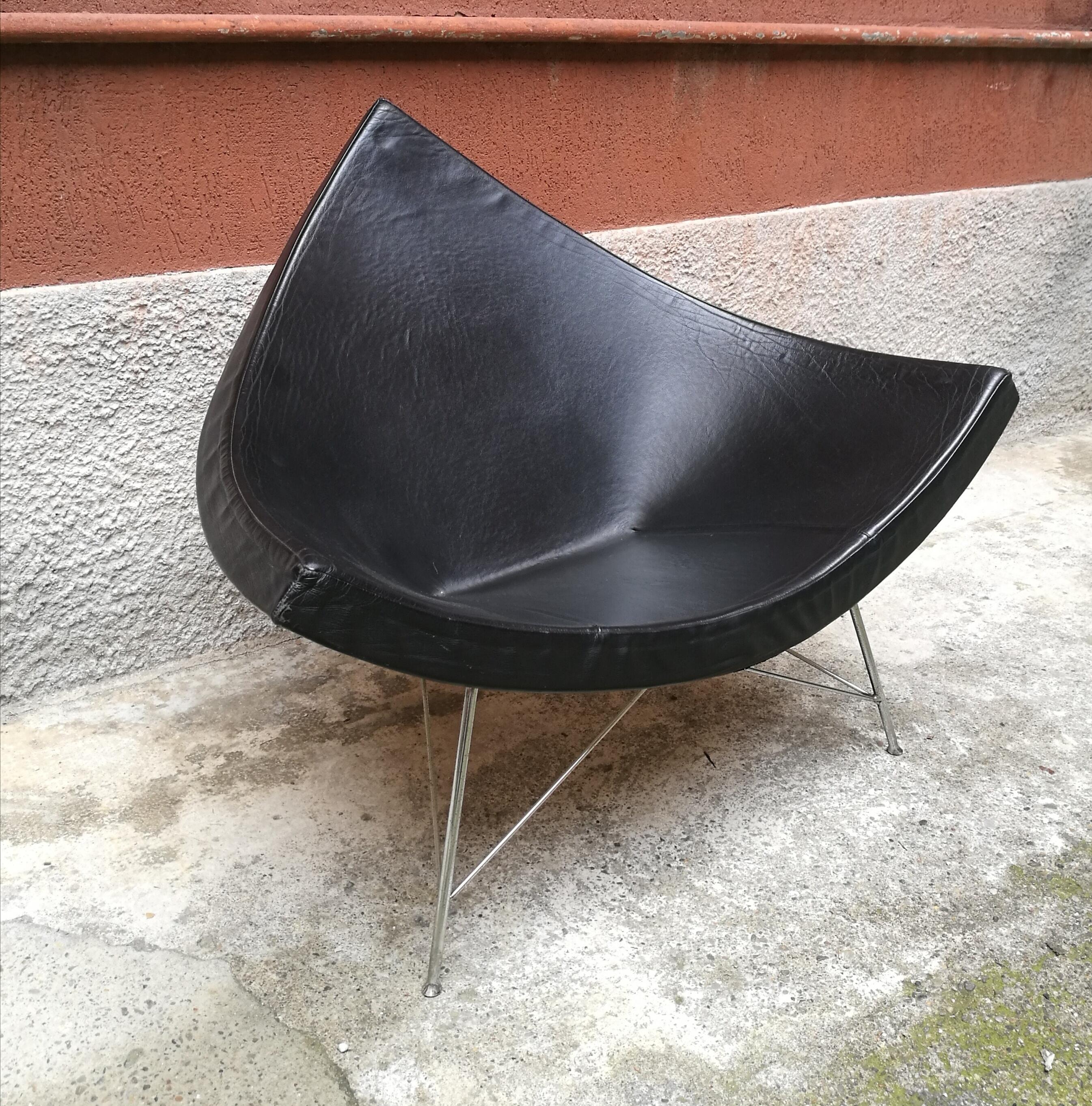 Schwarzer Sessel aus schwarzem Leder aus Kokosnussholz von George Nelson, von 1950 (Europäisch)