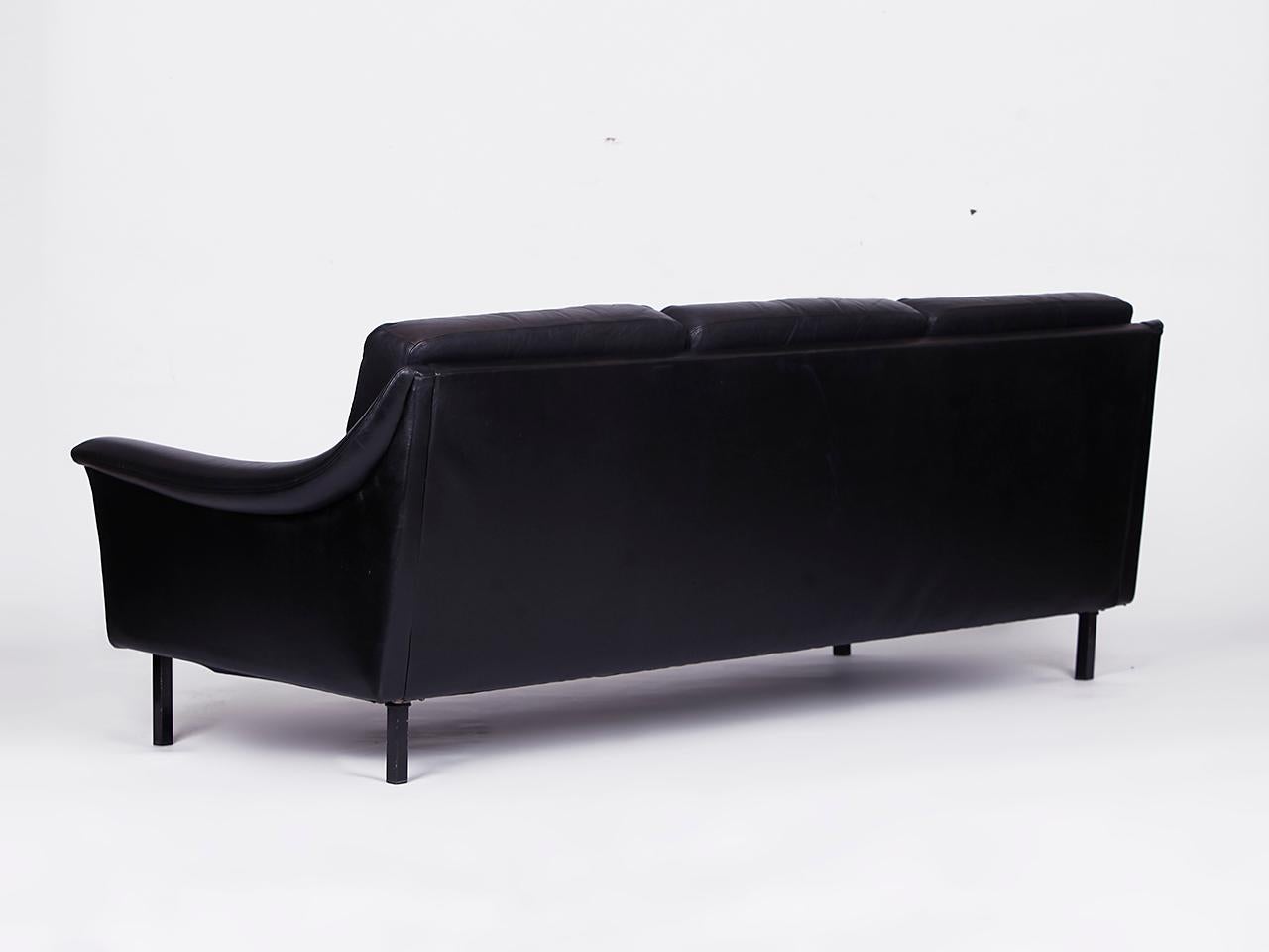 Black leather couch and 2 armchairs  Germany 1960s  For Sale 7