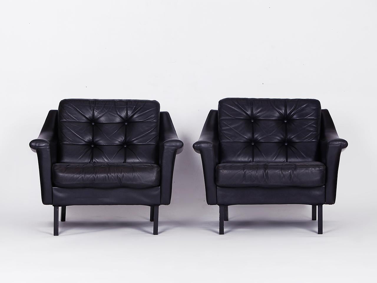 Canapé et 2 fauteuils en cuir noir  Allemagne, années 1960  Bon état - En vente à Wien, AT
