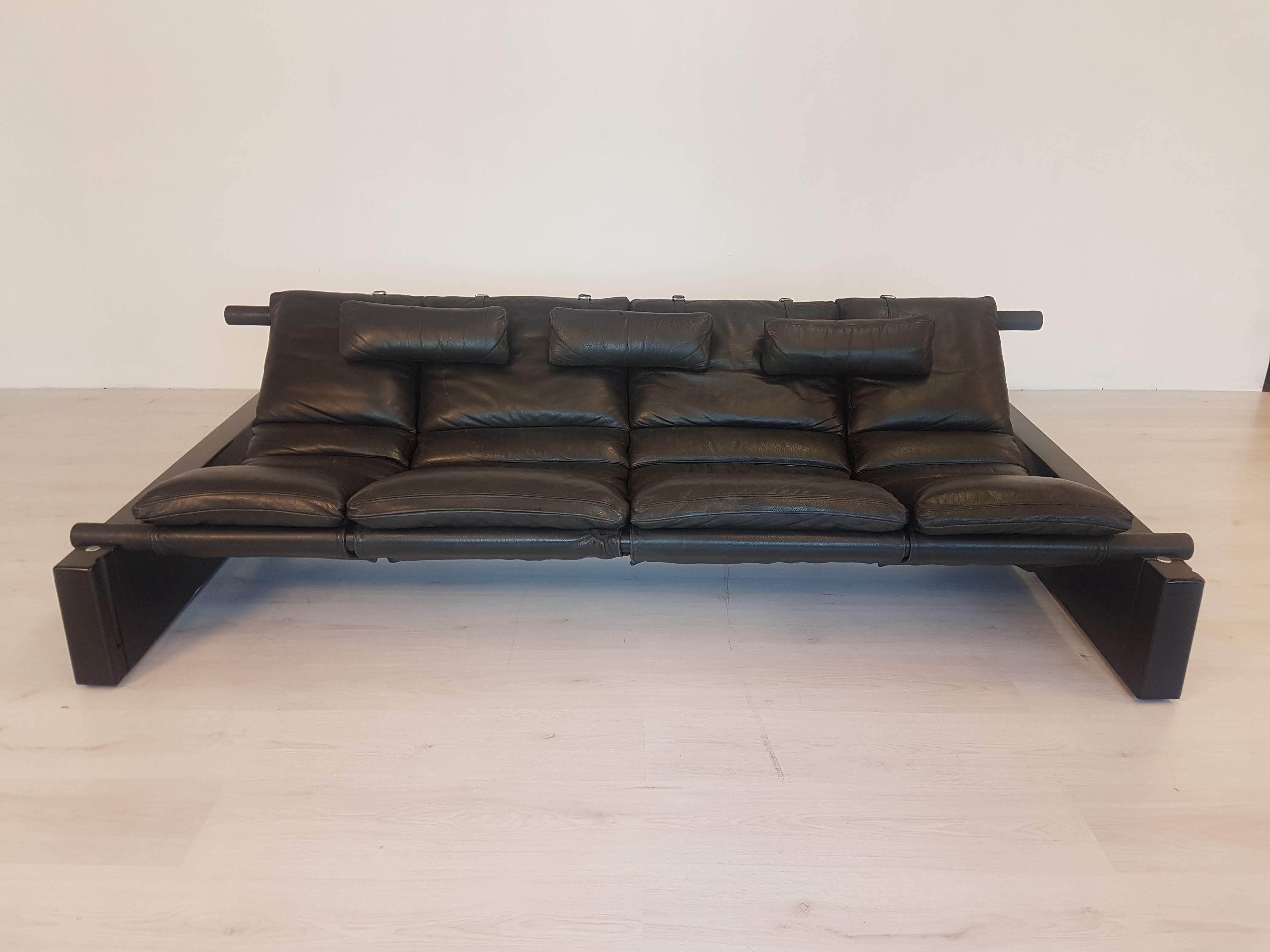 Daybed lounge sofa in black leather by Vittorio Mazzucioni for ICF De Padova 1970
Model 'Positiv' with Adjustable seating. A very comfortable piece with a nice patina.
Would fit well in a Brutalist inspired interior.

 