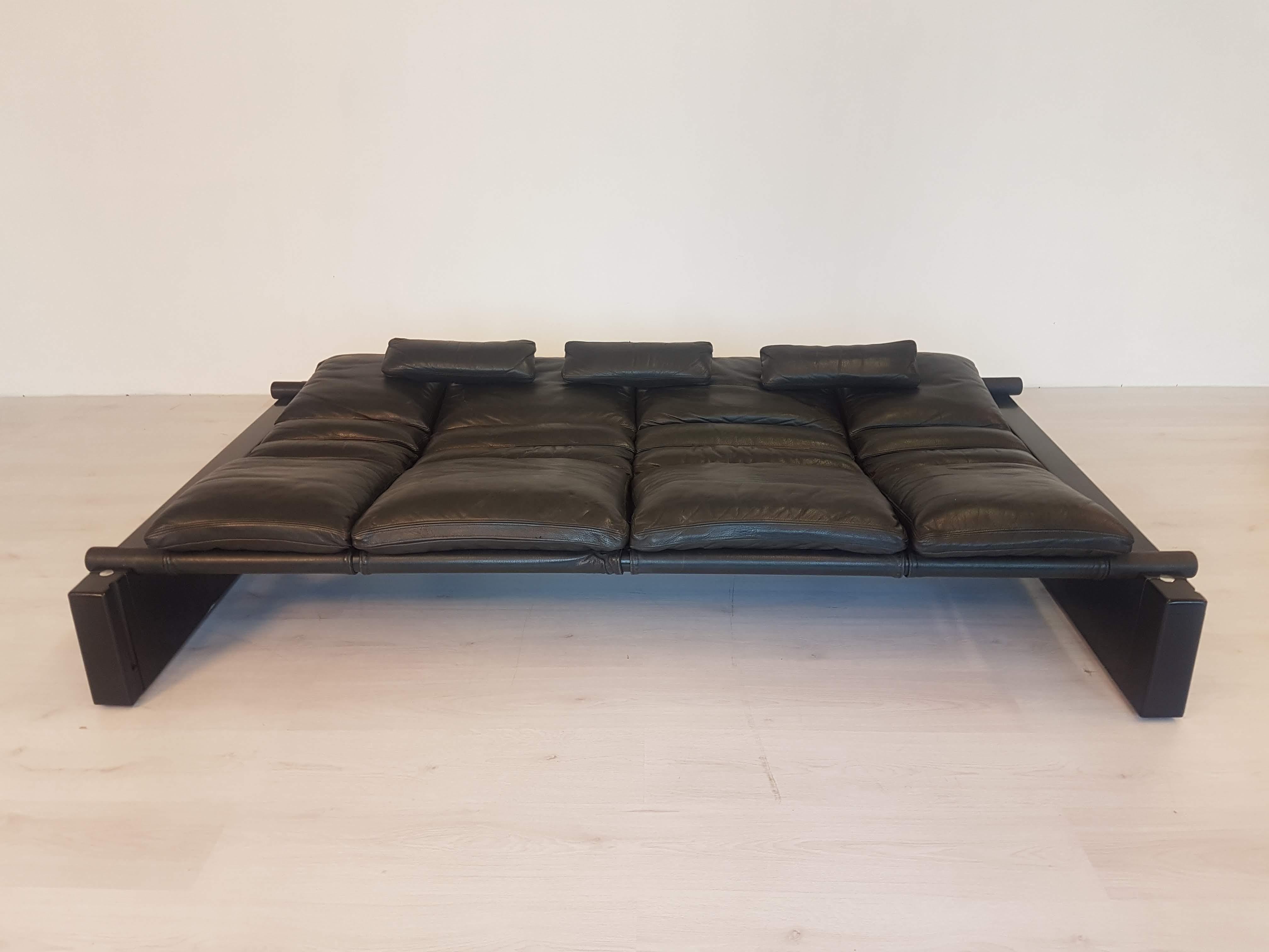 Black Leather Daybed Lounge Sofa by Vittorio Mazzucioni In Good Condition In Antwerp, BE