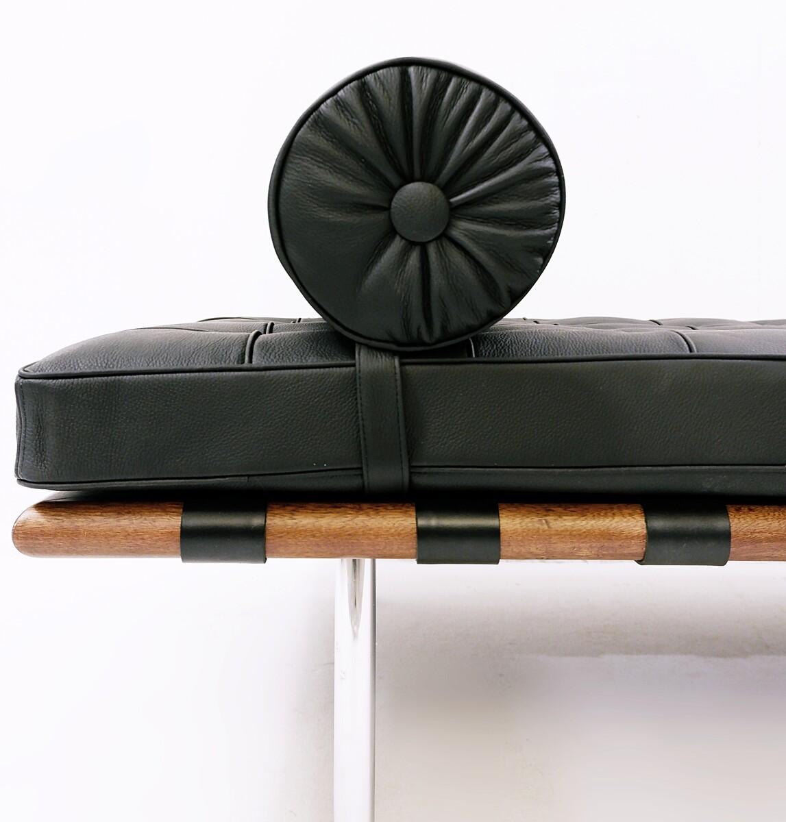 Black Leather Daybed Model 