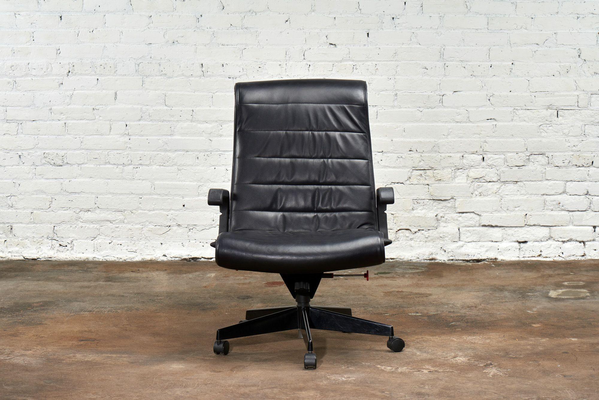 Black Leather Office chair for Knoll Inc/Knoll International, France 1992. Original leather in excellent condition.