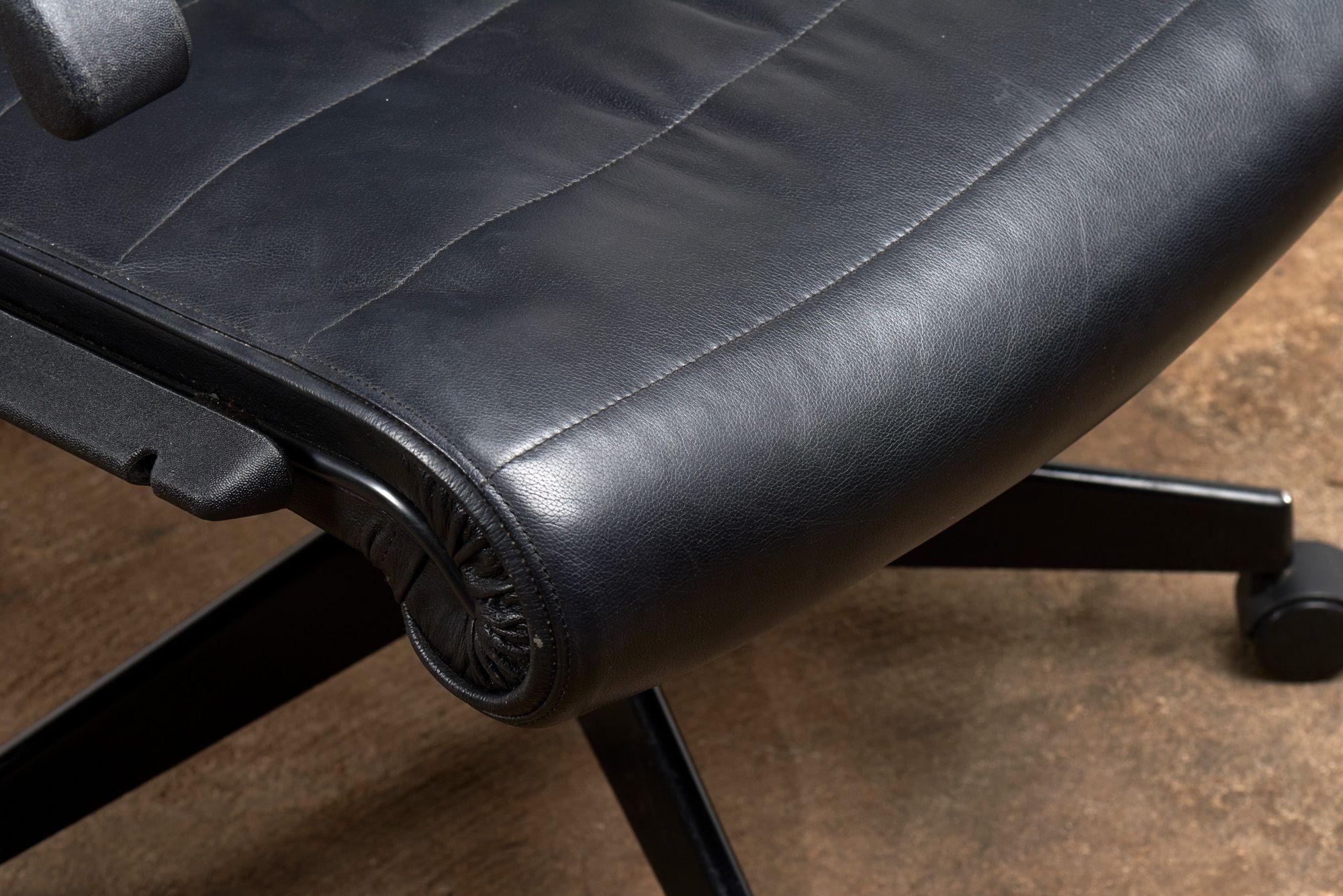 Black Leather Desk Chair by Richard Sapper for Knoll Inc/Knoll Intl, France 1992 In Good Condition For Sale In Chicago, IL
