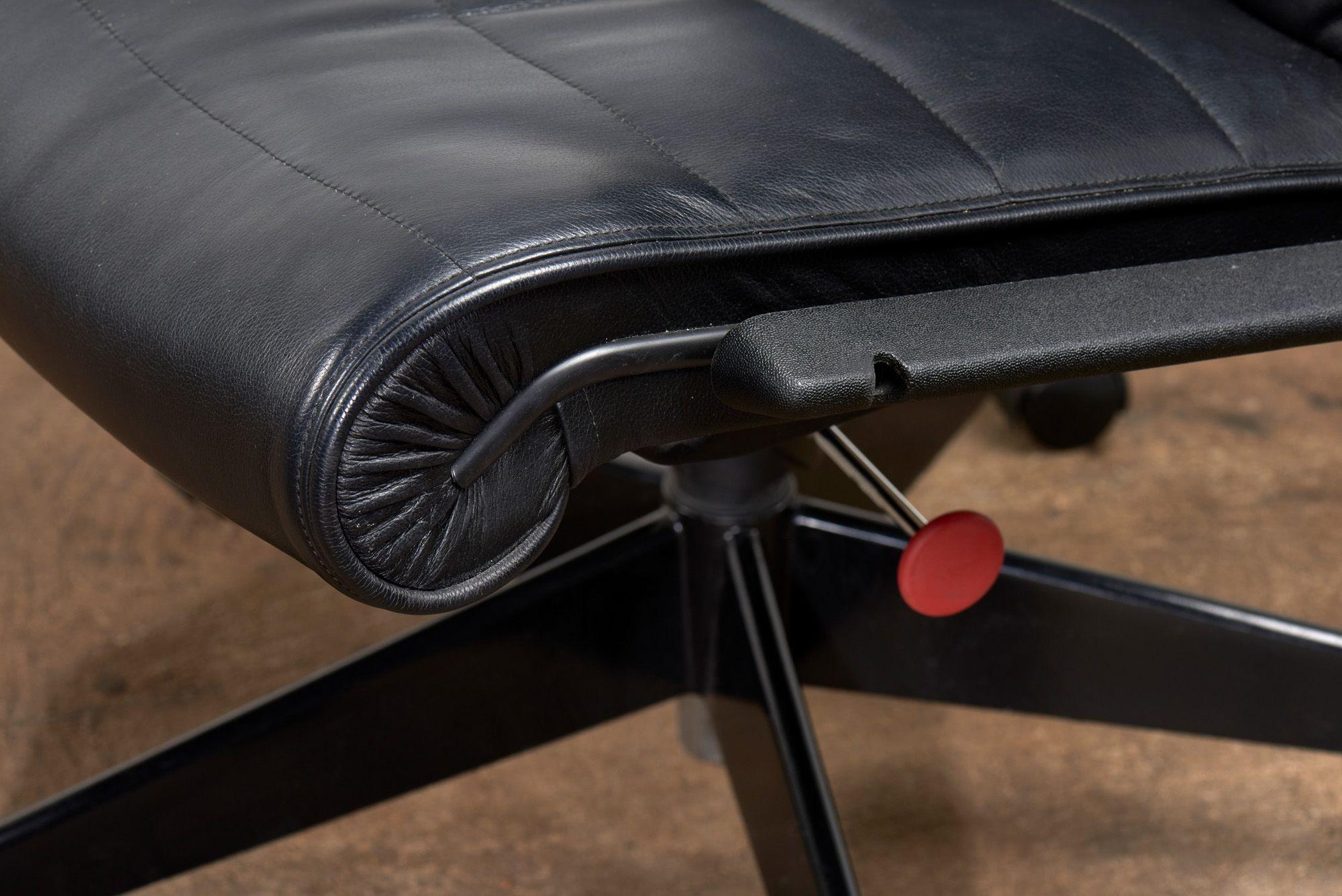 Late 20th Century Black Leather Desk Chair by Richard Sapper for Knoll Inc/Knoll Intl, France 1992 For Sale