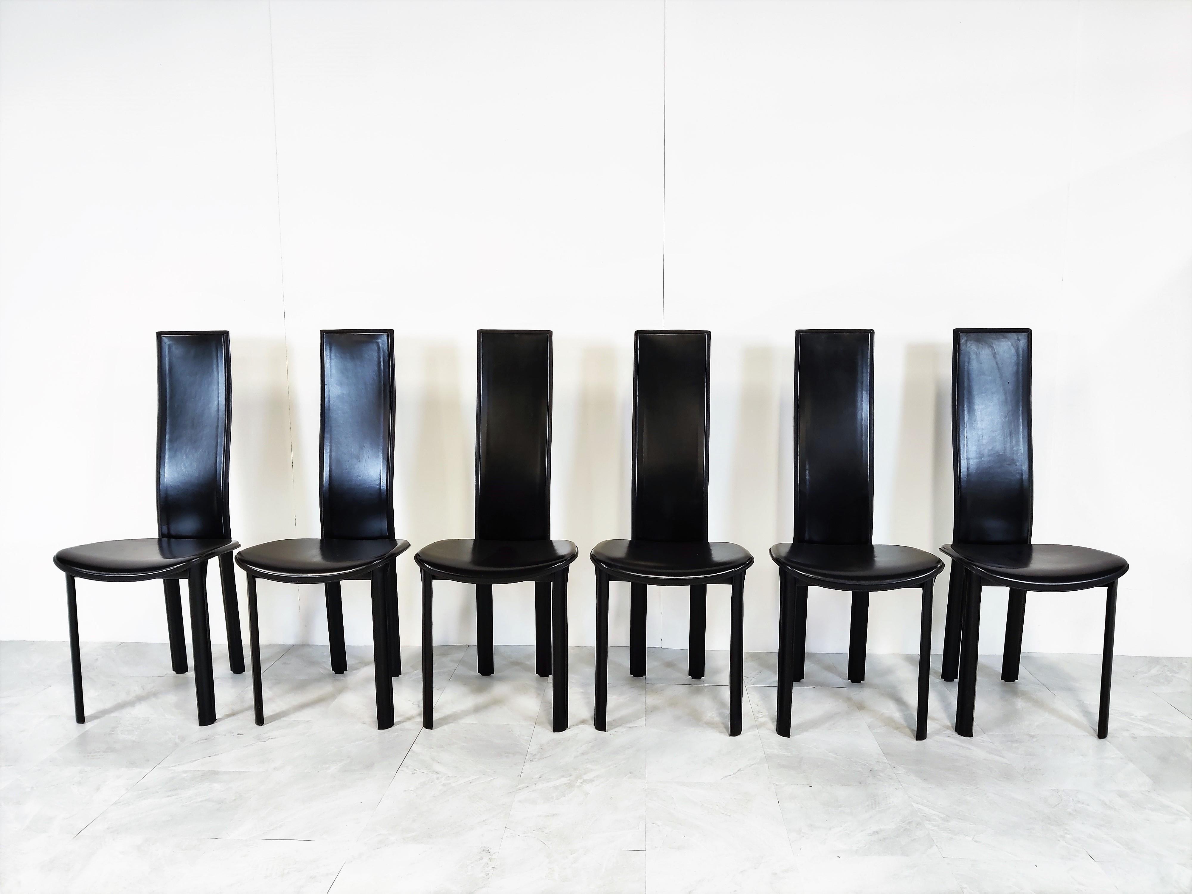 Vintage black leather high back dining chairs with stitched leather.

These high quality dining chairs have a timeless design and are made of strong leather.

1980s - Italy

Good condition

Dimensions:
Height: 102cm/40.15
