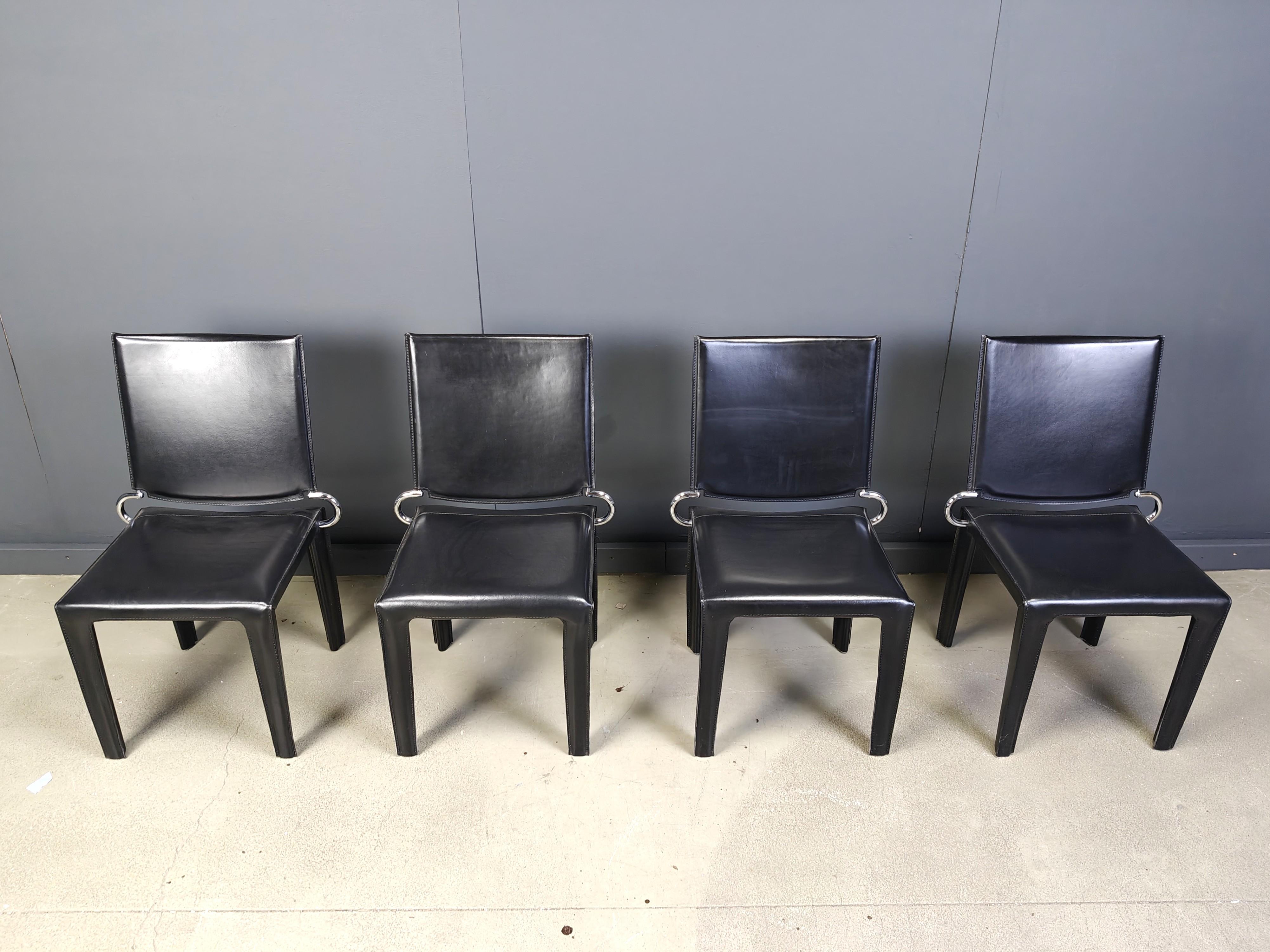 Sillas de comedor de piel negra de Arper italy, años 80 - set de 4 en venta 4