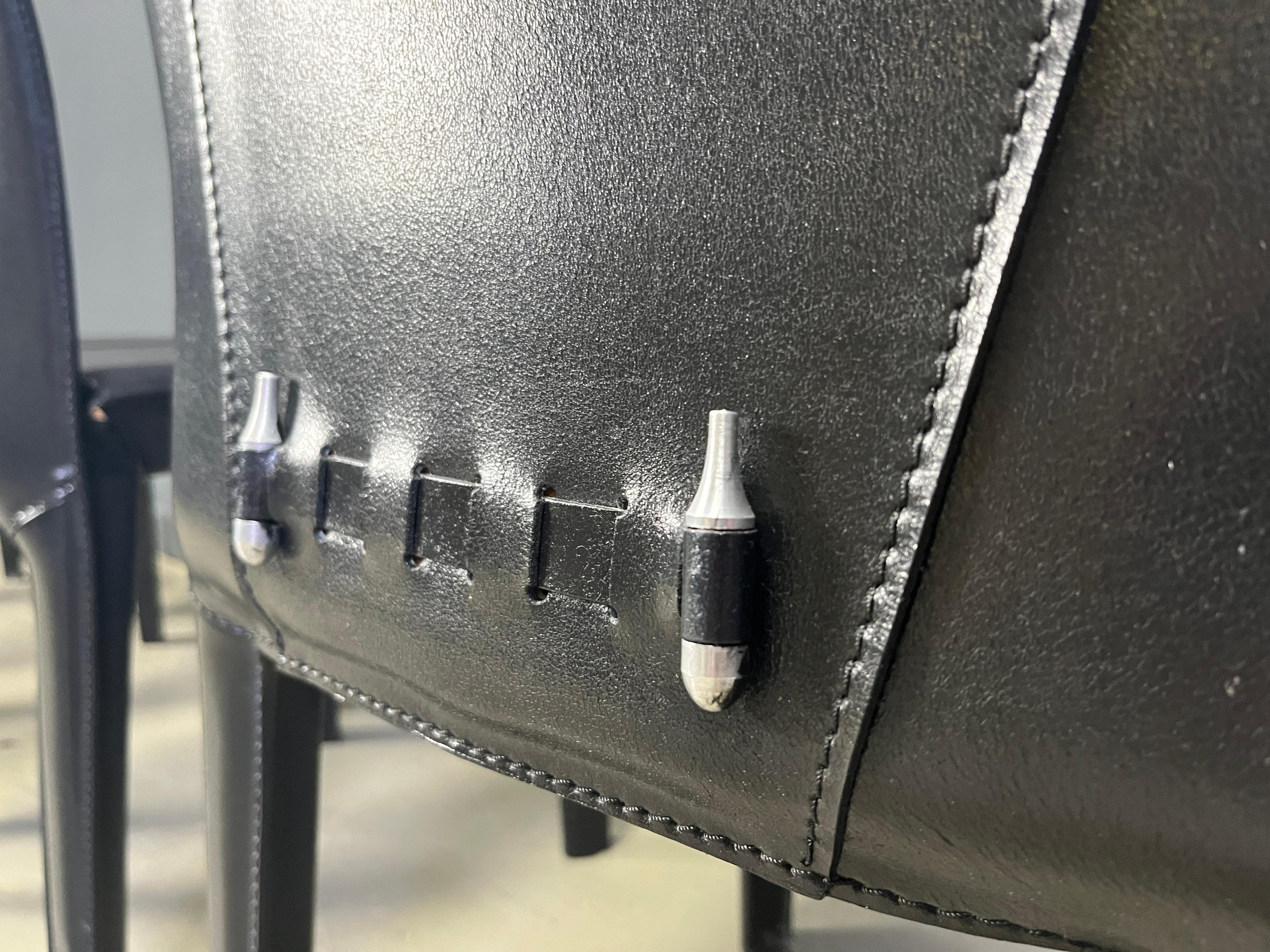 Black leather dining chairs by Arper italy, 1980s - set of 4 In condizioni buone in vendita a Leuven, Vlaams Gewest