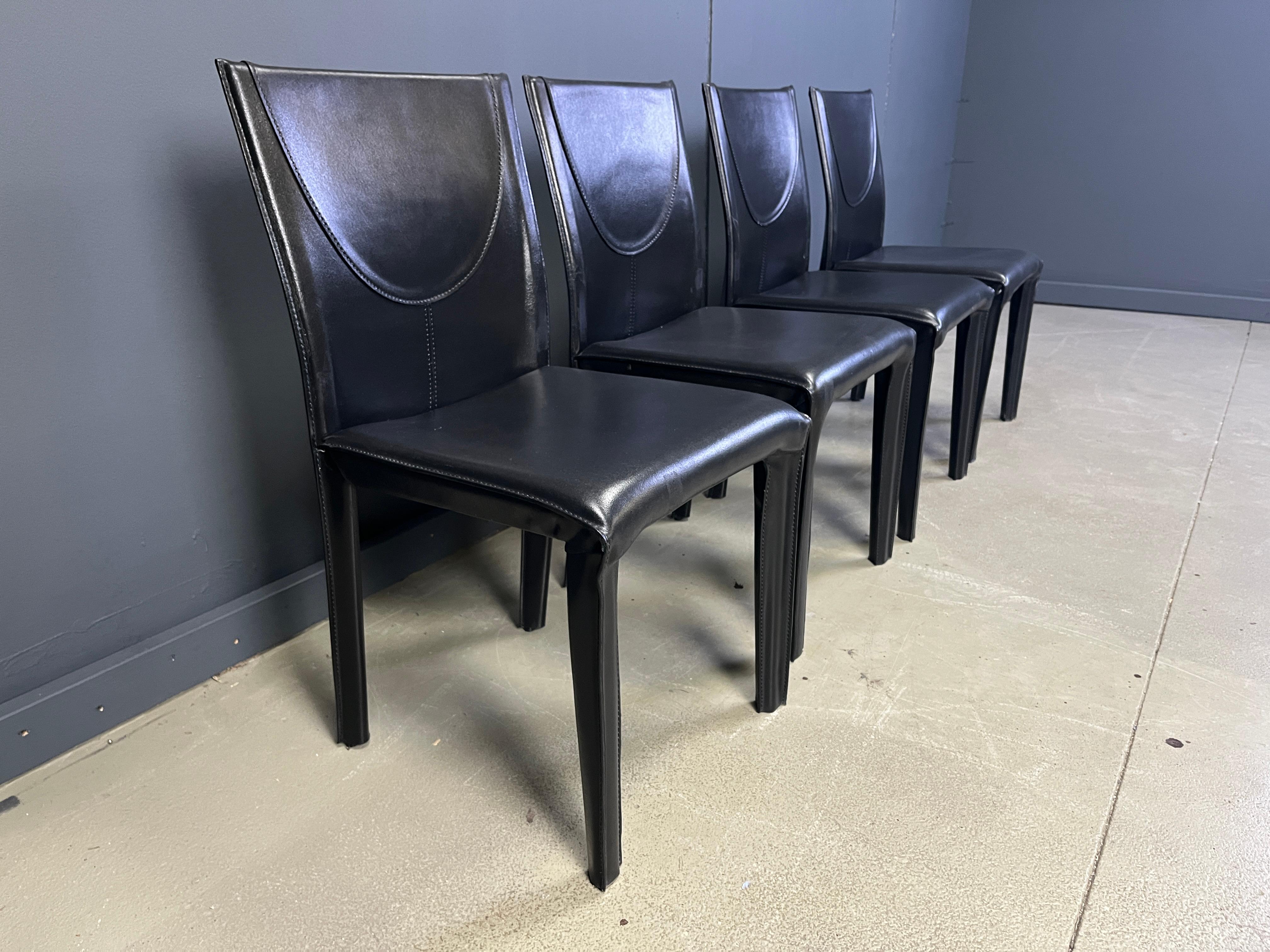Pelle Black leather dining chairs by Arper italy, 1980s - set of 4 in vendita