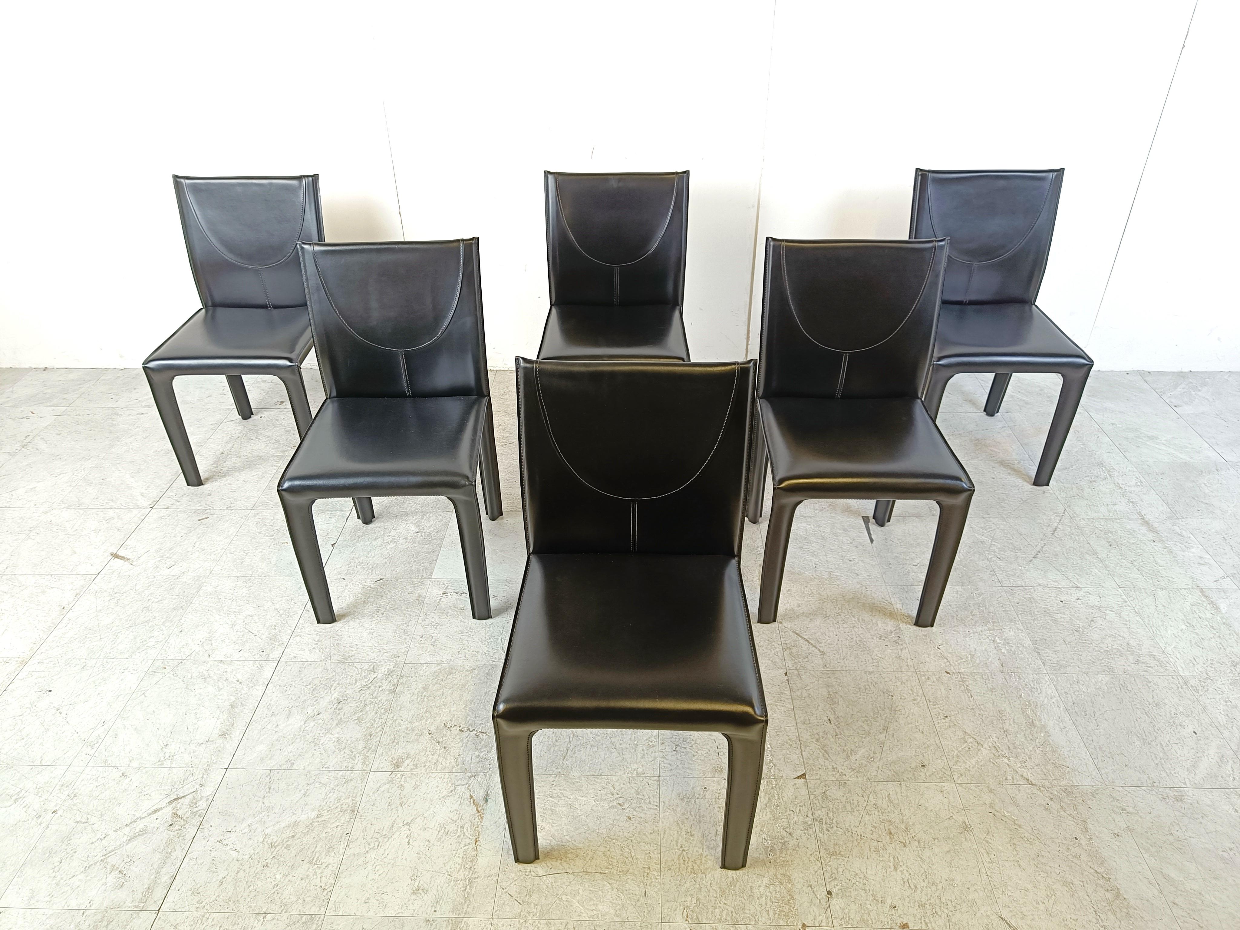 Set of 6 black sttiched leather dining chairs by Arper Italy.

Very sturdy and timeless design chairs.

Condition as nerw, very well maintained by the previous owner

1980s - Italy

Dimensions:
Height: 85cm/33.46