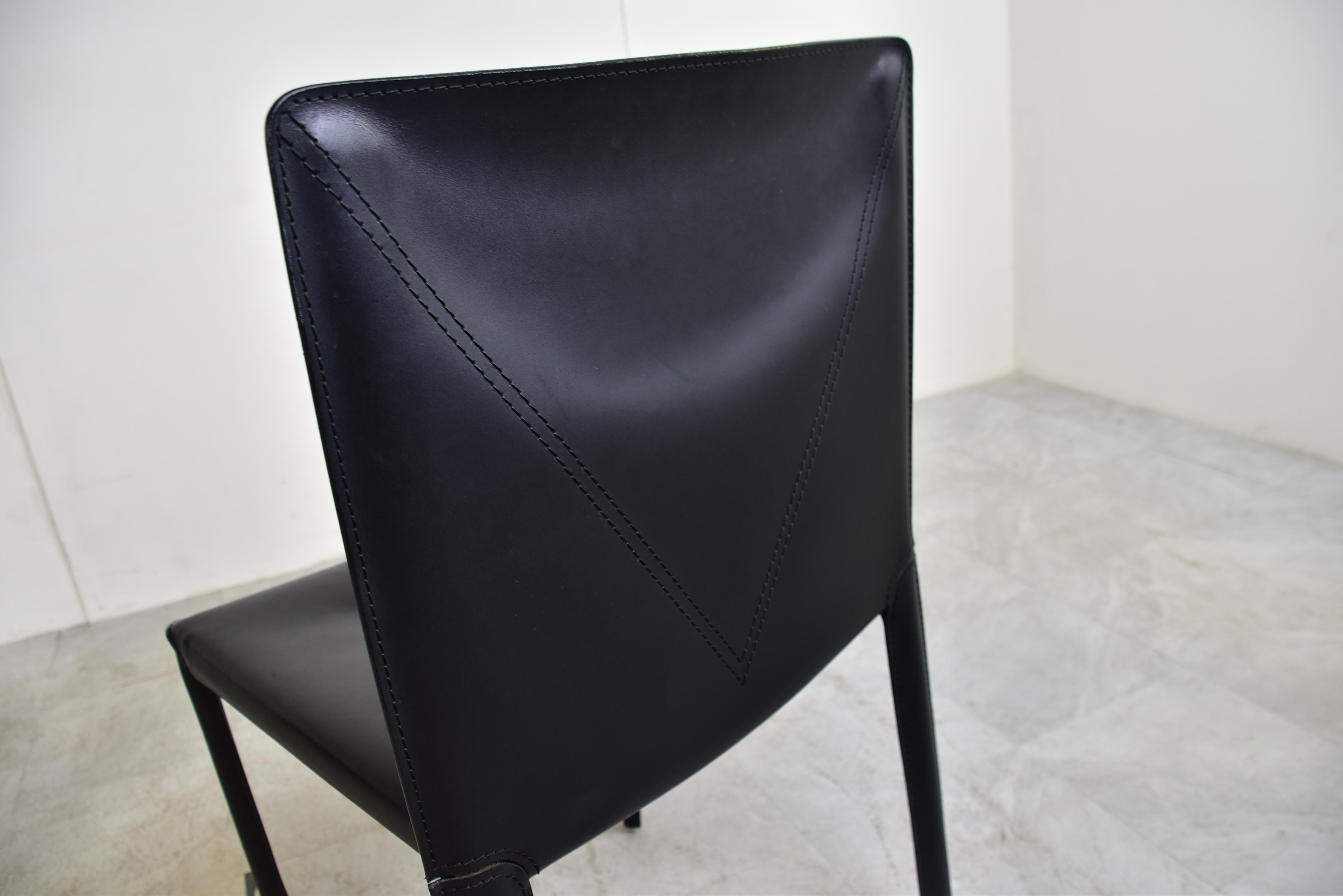 Vintage black leather upholstered dining chairs by Cattelan italy.

Comfortable dining chairs with nicely stiched leather.

Good overal condition

1980s - Italy

Dimensions
Height: 83cm/32.67