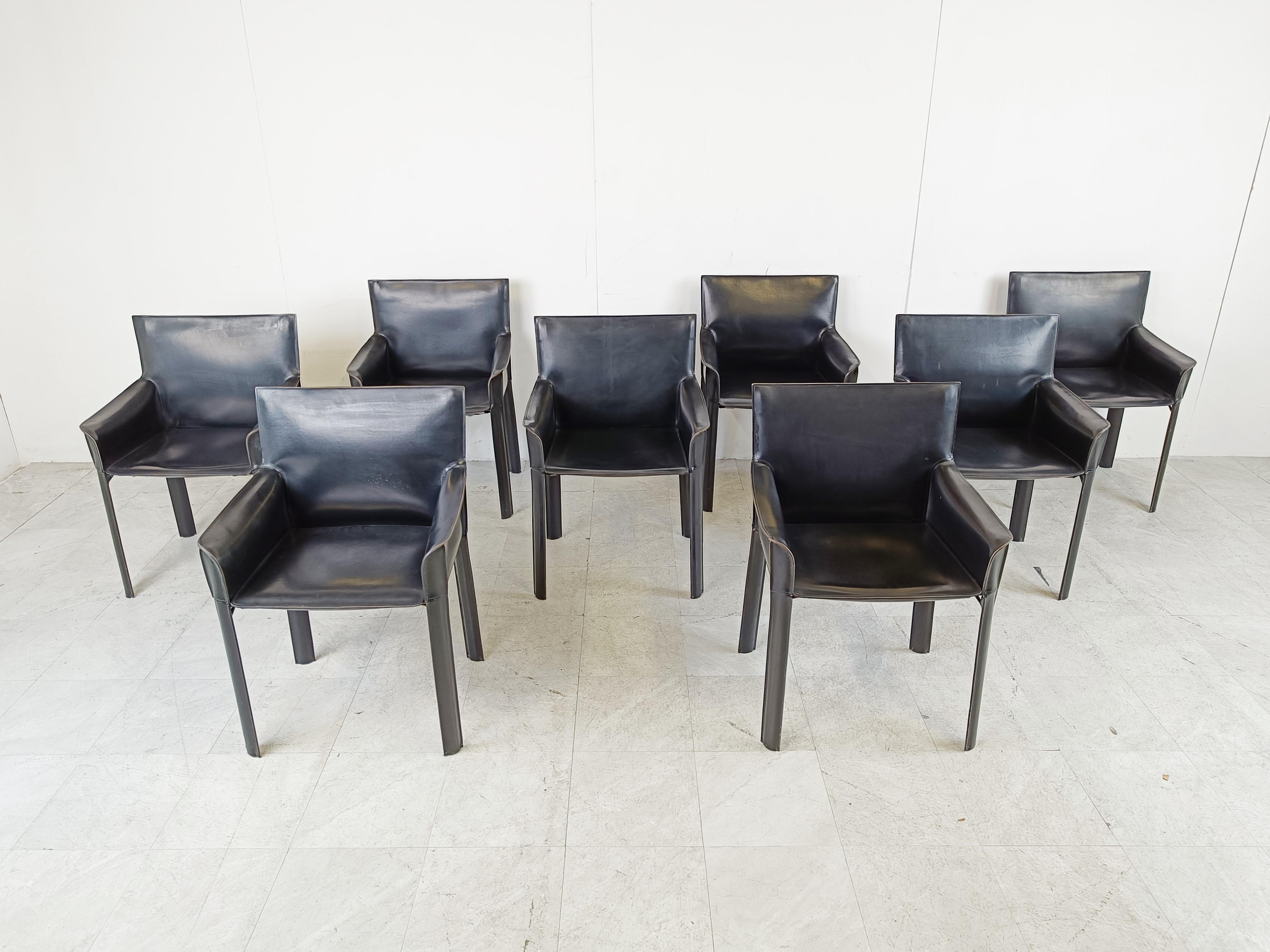 Vintage black leather armchairs by Decouro Brazil.
These high quality dining chairs have a timeless design and are made of strong leather.
A good and less expensive alternative to the Cassina Cab Chairs by Mario Bellini.
1980s - Brazil
Good