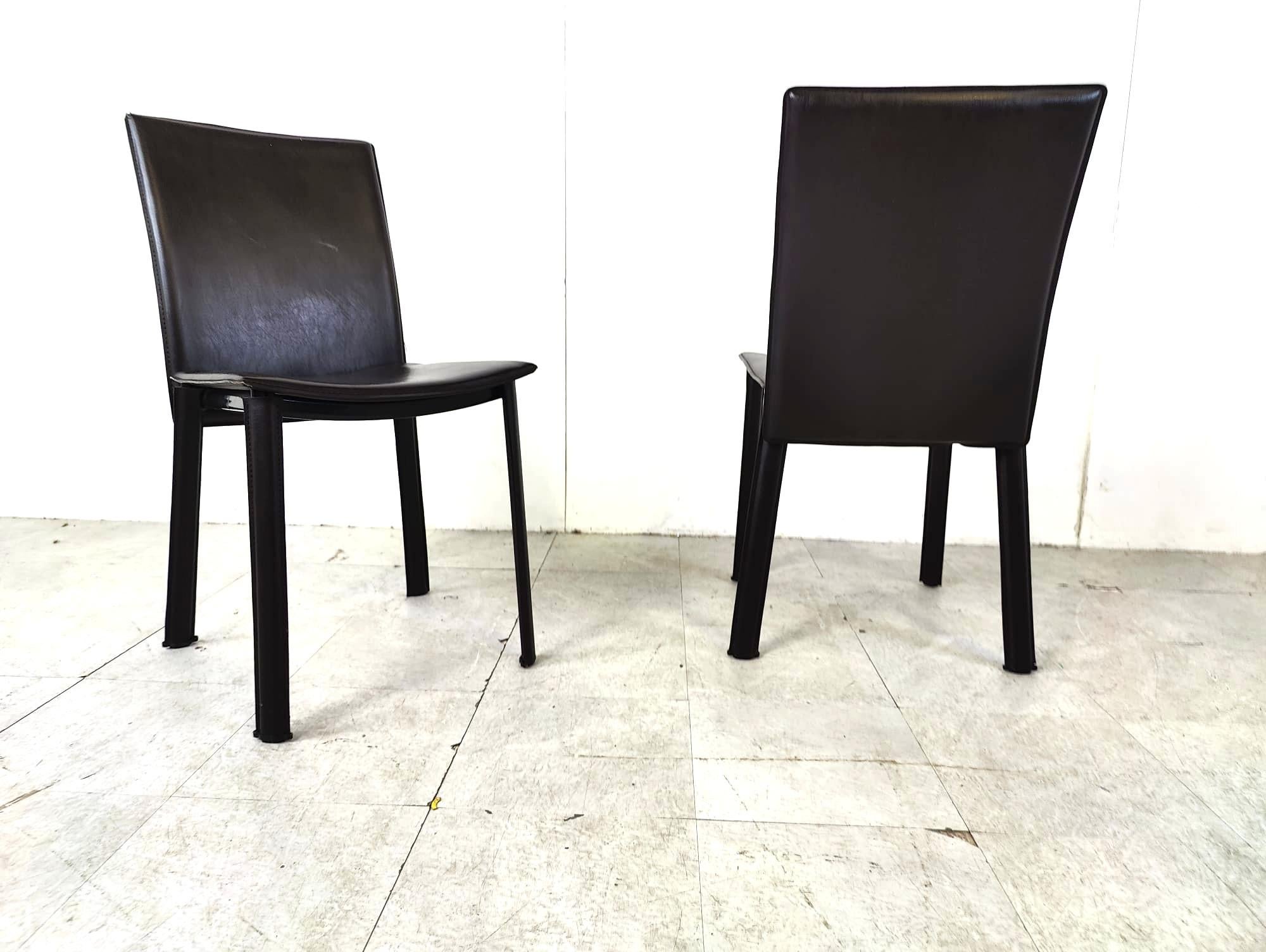 italien Chaises de salle à manger en cuir noir, ensemble de 6 - années 1980 en vente