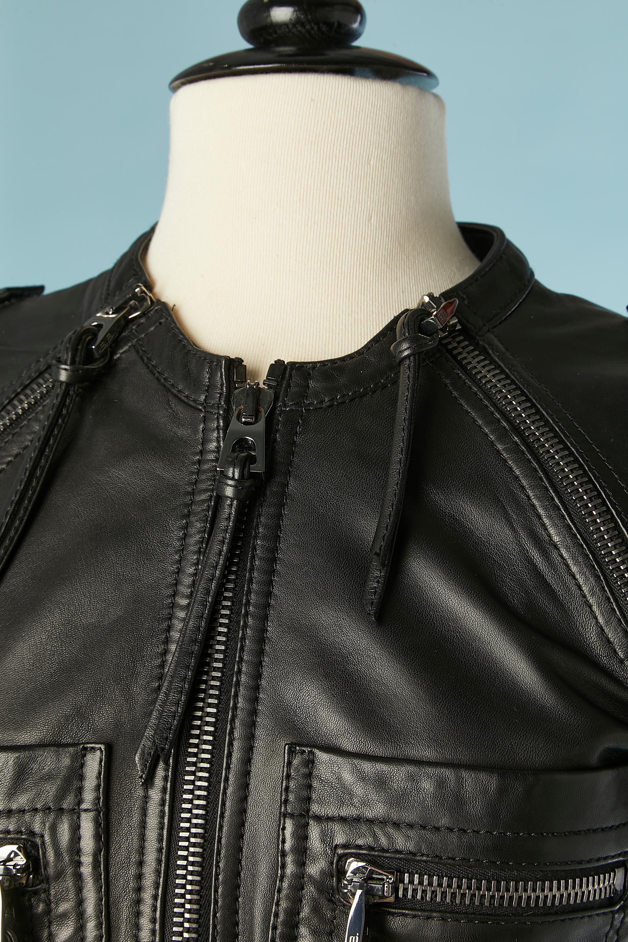 Black leather dress with zip in the middle front and pockets . Branded snap.
Lining : 50% acetate and 50% rayon 
SIZE 36
