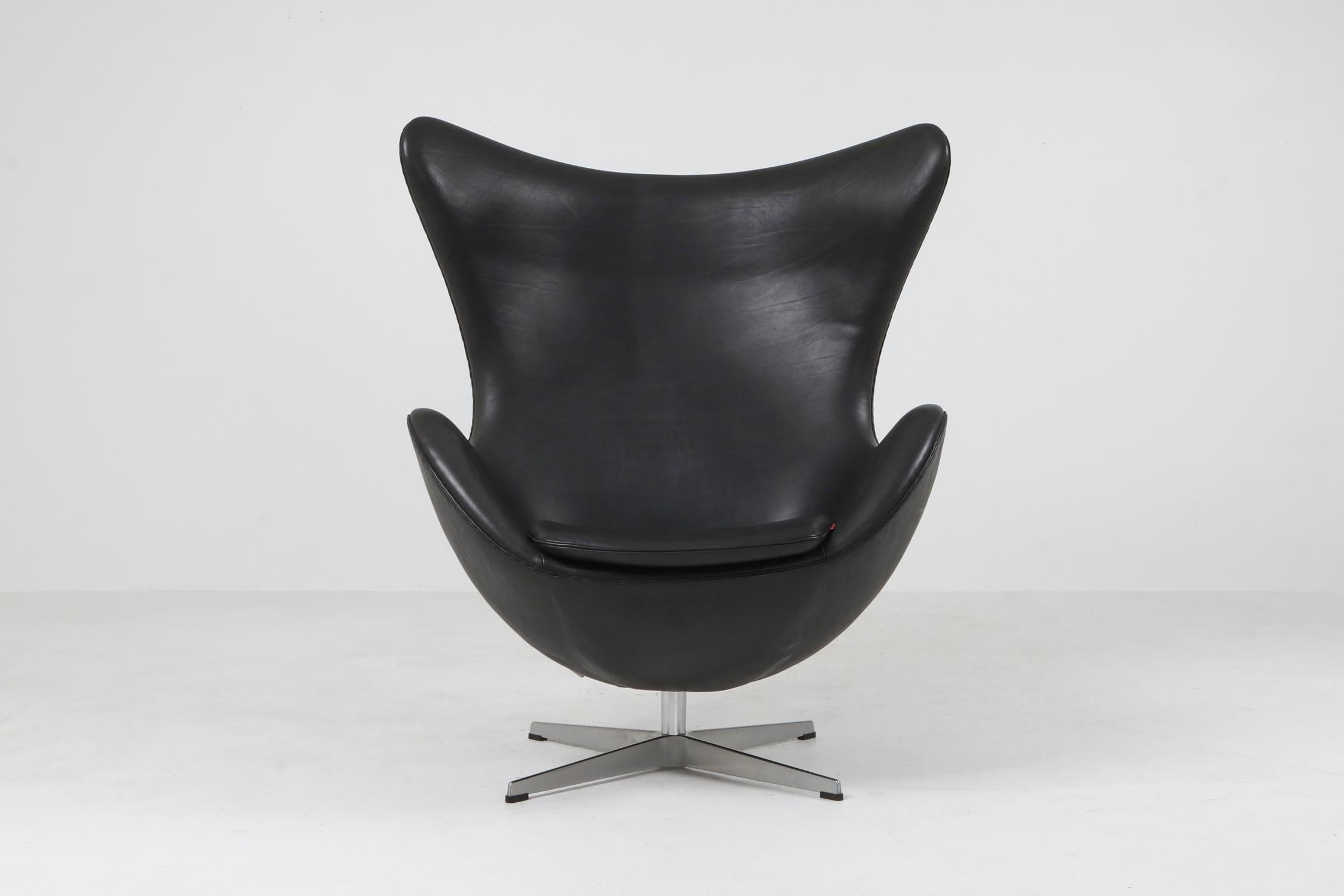 Scandinavian Modern Black Leather Egg Chair by Arne Jacobsen for Fritz Hansen