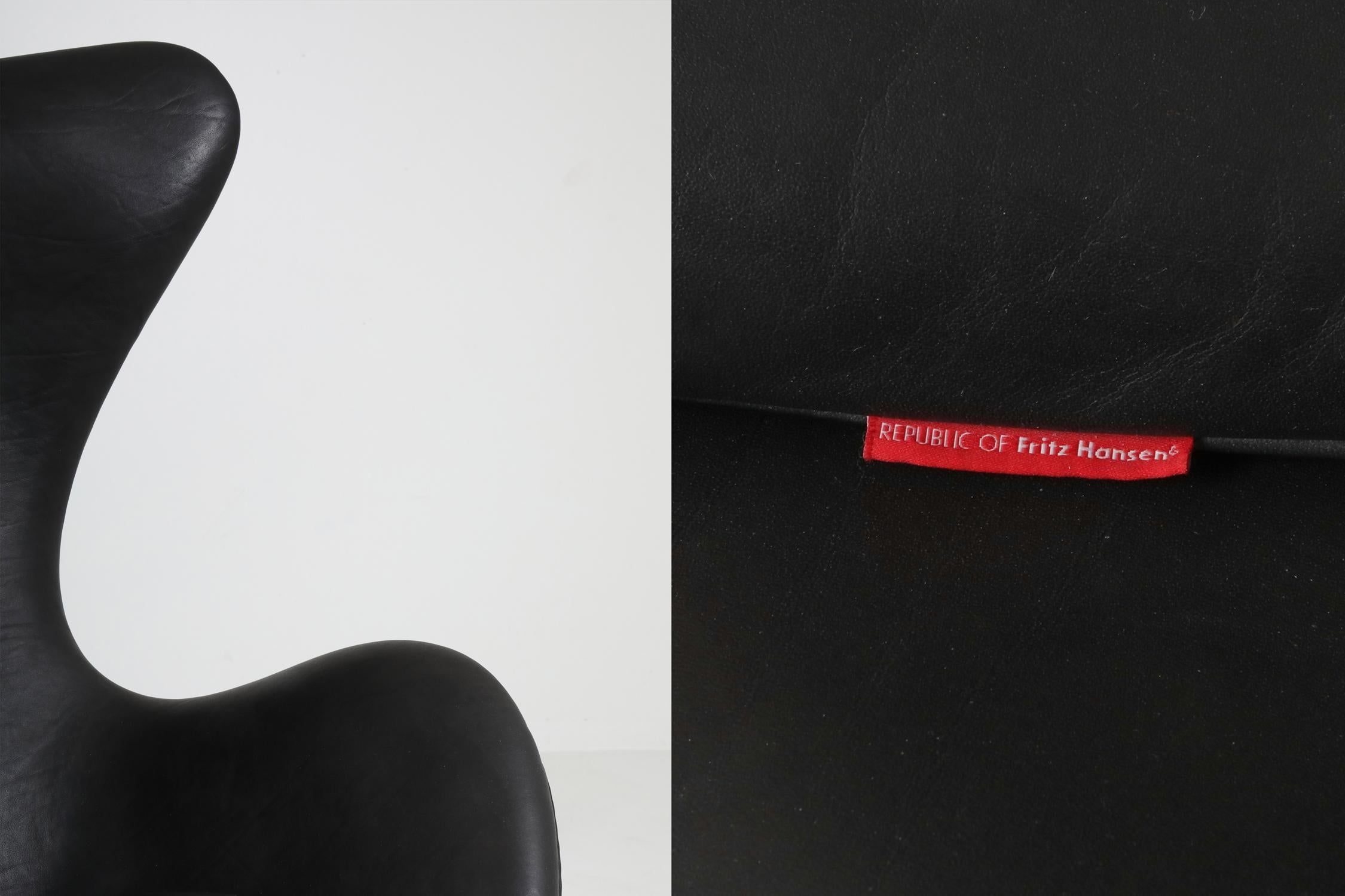 Contemporary Black Leather Egg Chair by Arne Jacobsen for Fritz Hansen