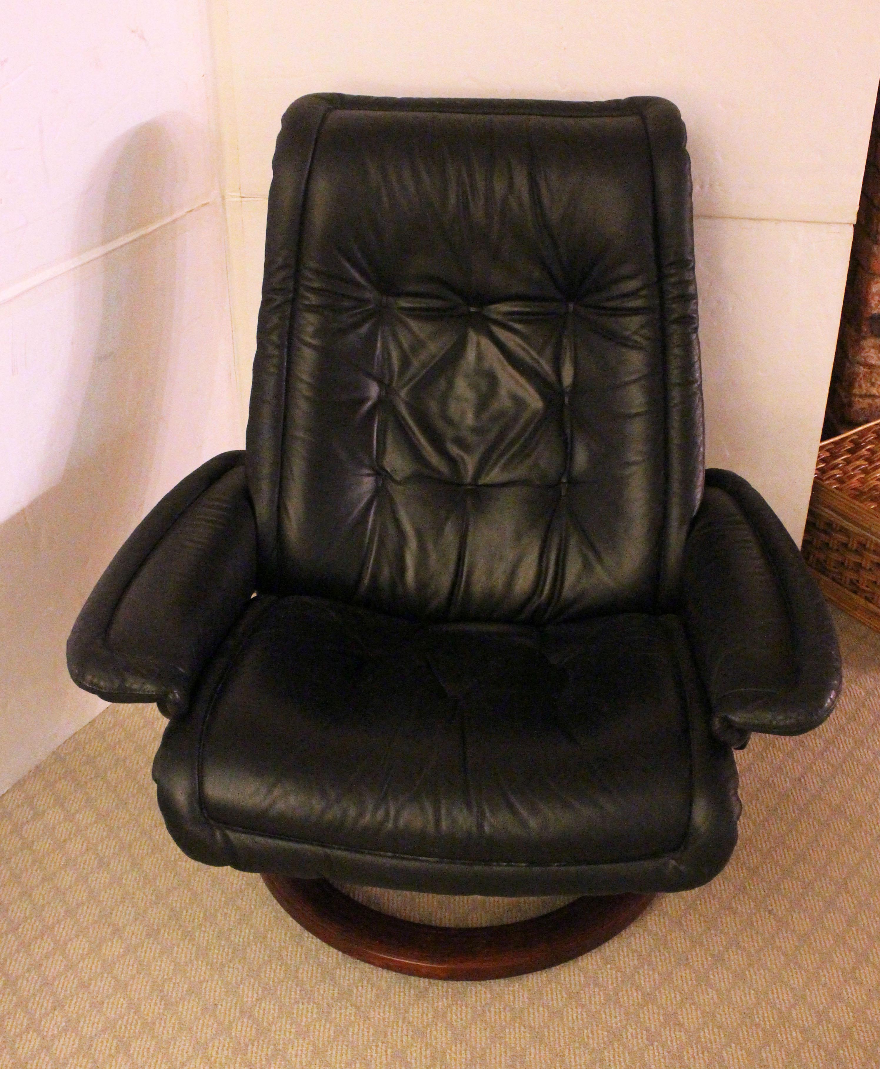 Vintage glove leather black Ekornes Stressless Reclining Chair and Ottoman. Signed on mechanism. From a great mid century modern home in Chapel Hill, NC. Very good condition.
Chair: 35