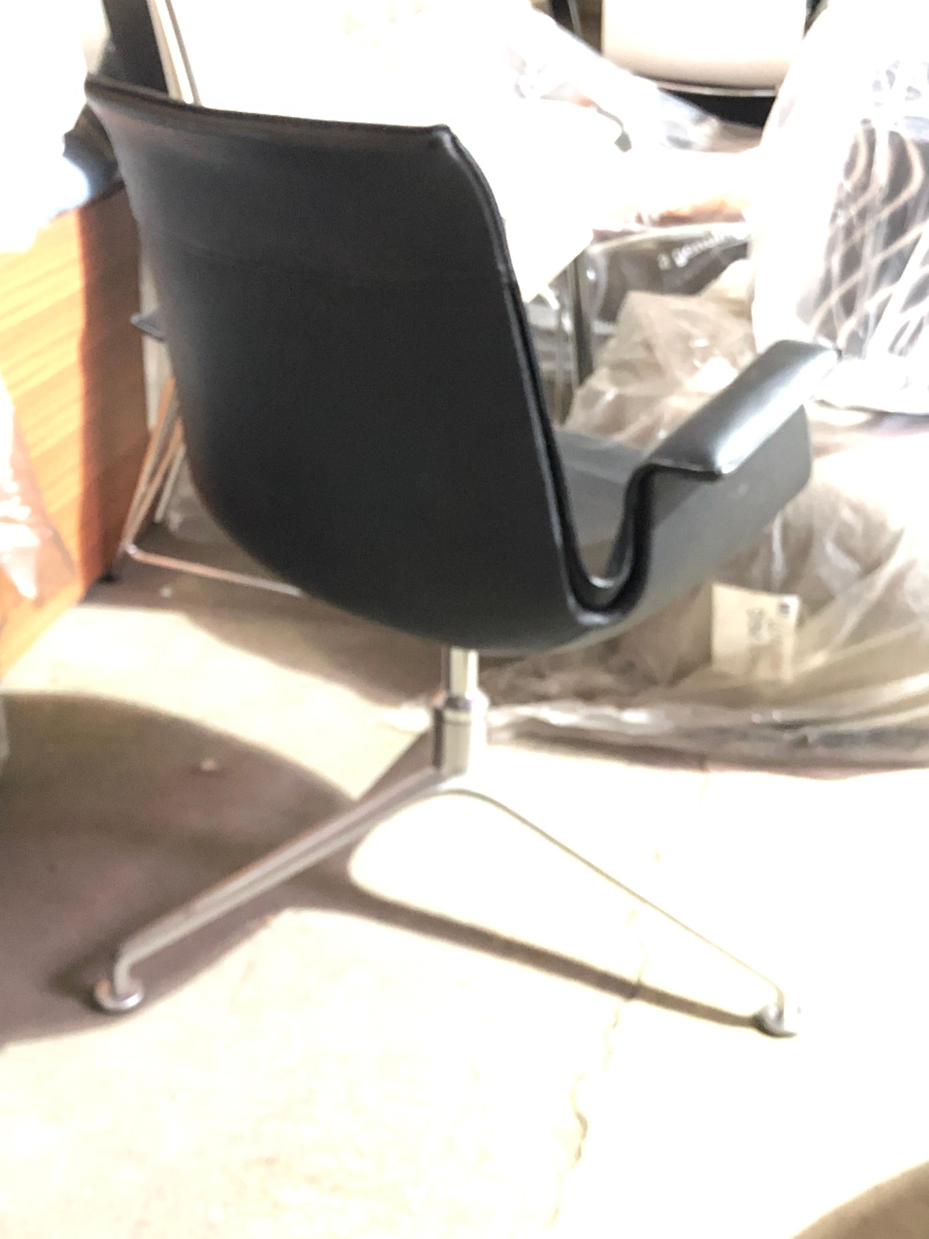 Walter Knoll FK Lowback Bucket Chair aus schwarzem Leder mit 3-Stern-Fußkreuz (Deutsch)