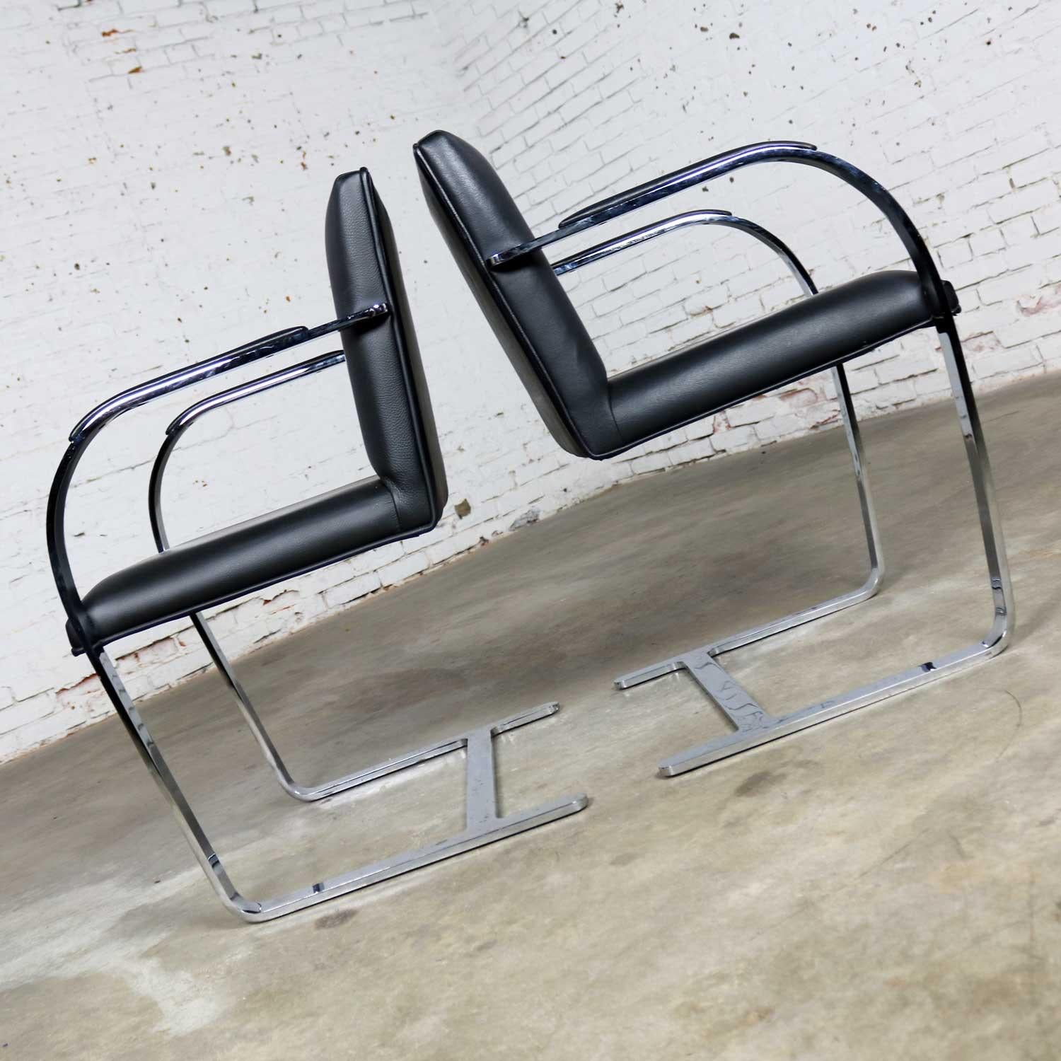 Bauhaus Black Leather Flat Bar Brno Chairs by Mies Van Der Rohe & Lilly Reich by Gordon
