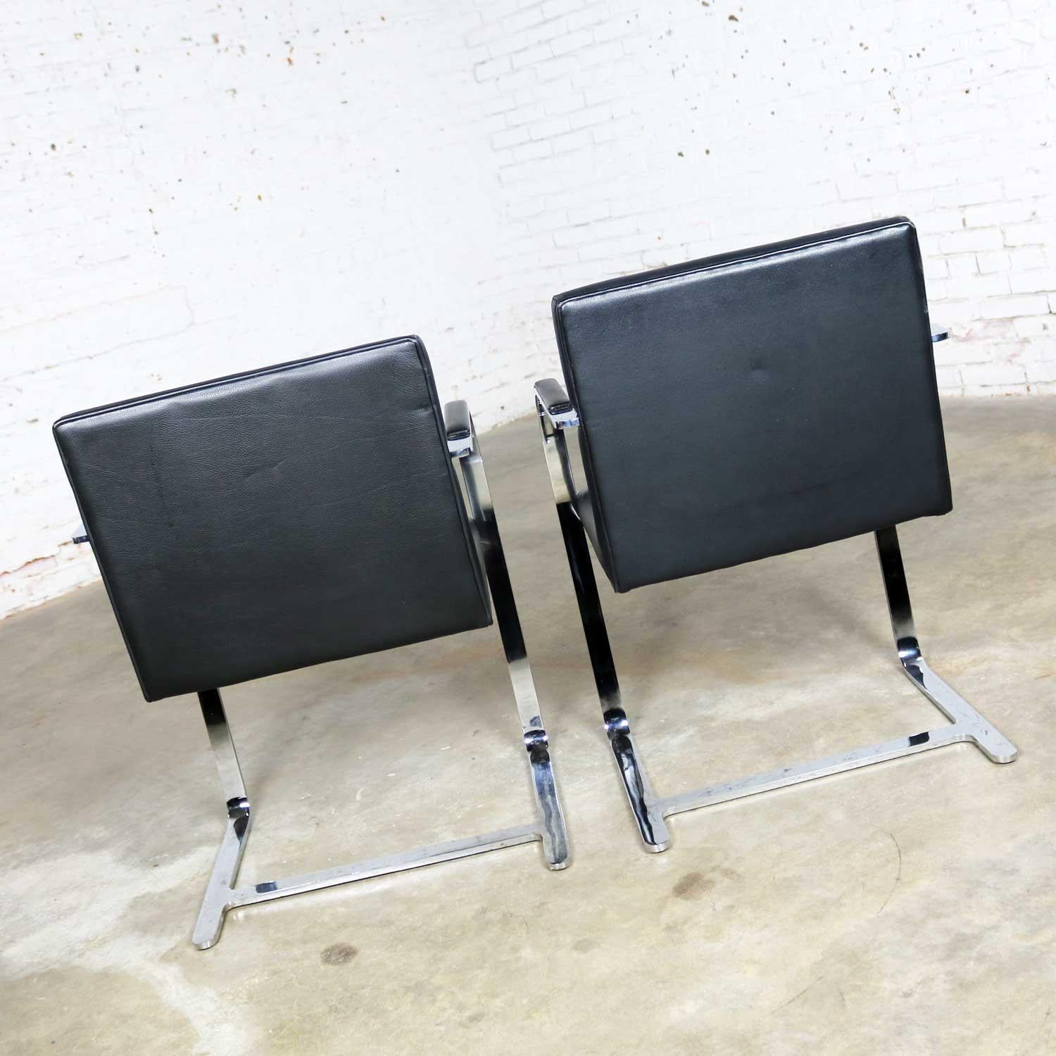 Black Leather Flat Bar Brno Chairs by Mies Van Der Rohe & Lilly Reich by Gordon In Good Condition In Topeka, KS