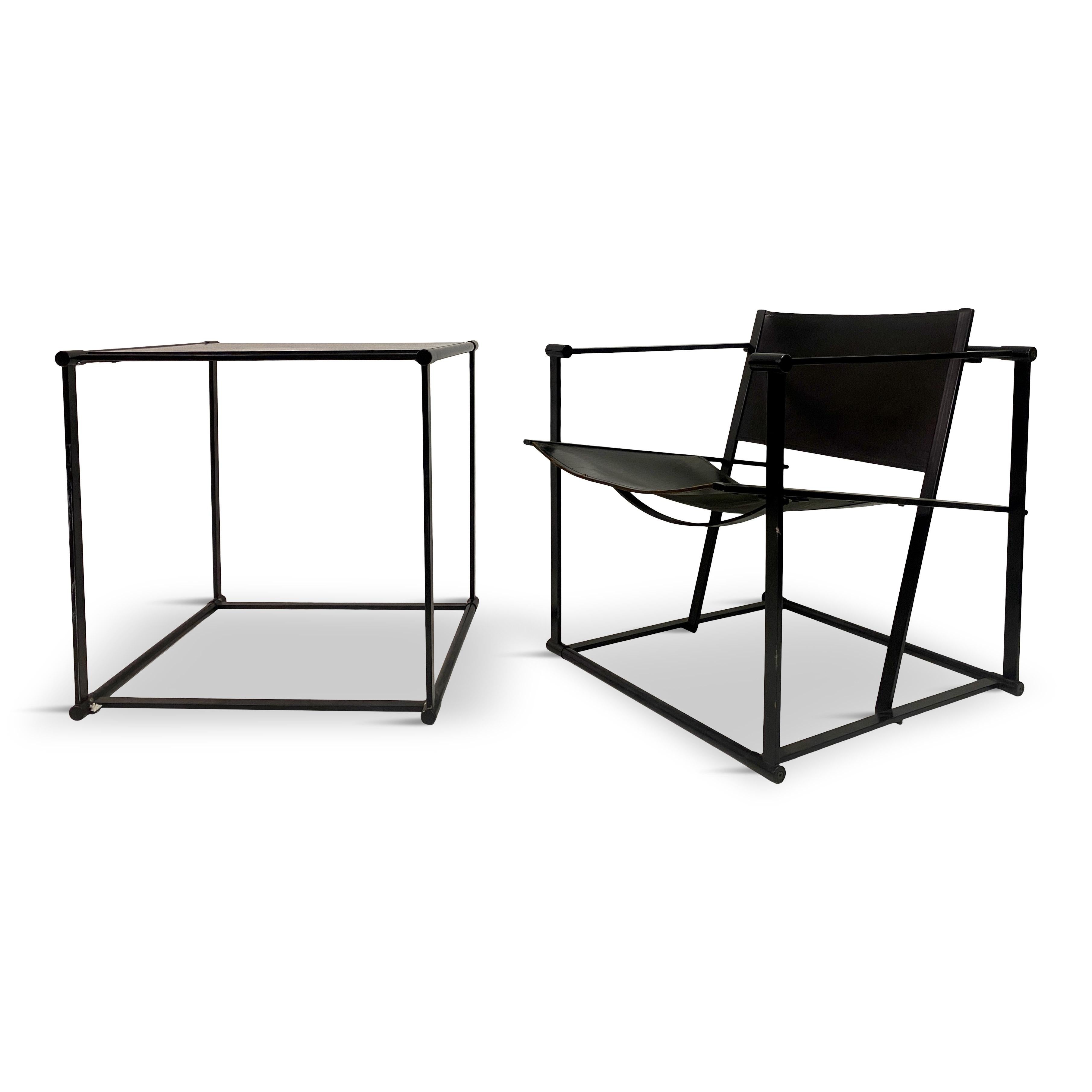 Chaise et table de salon Cube conçues par Radboud Van Beekum pour Pastoe, Pays-Bas, années 1980. 

Le fauteuil et la table ont un caractère géométrique fort. S'inscrivant dans la tradition du mouvement De Stijl, la série FM60 s'inspire des créations